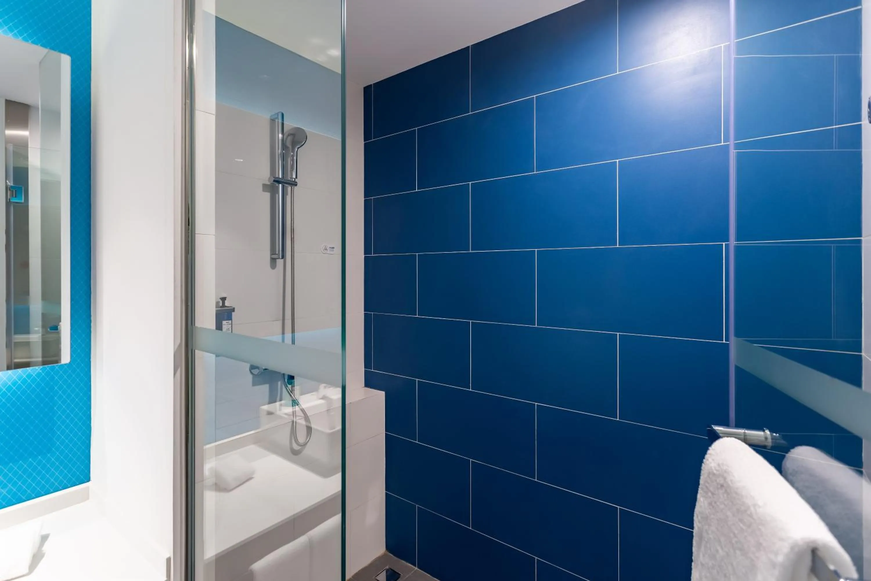 Bathroom in Holiday Inn Express Xi'an Intl Trade&Logistic Park by IHG