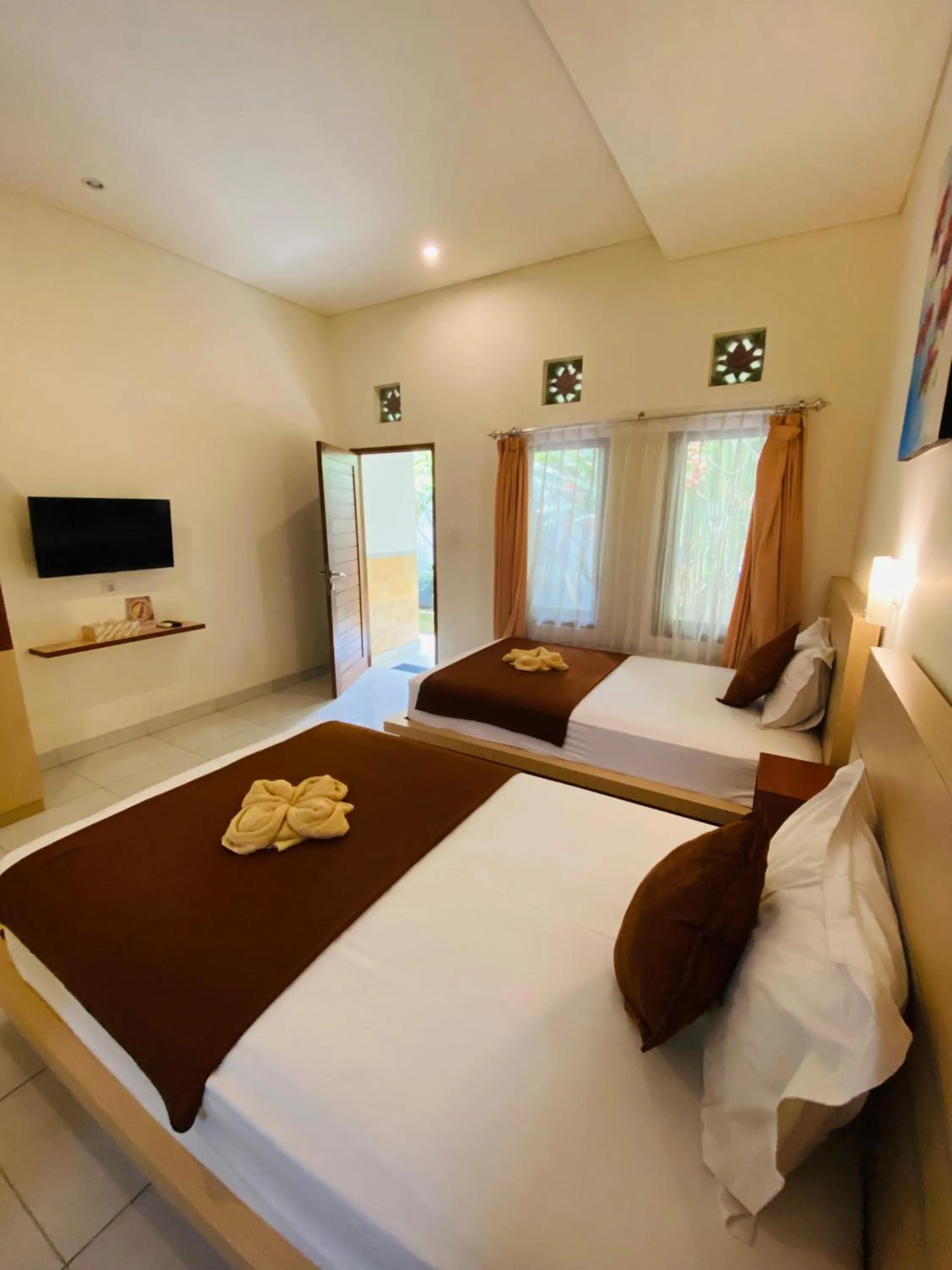 Photo of the whole room, Bed in Mailaku House