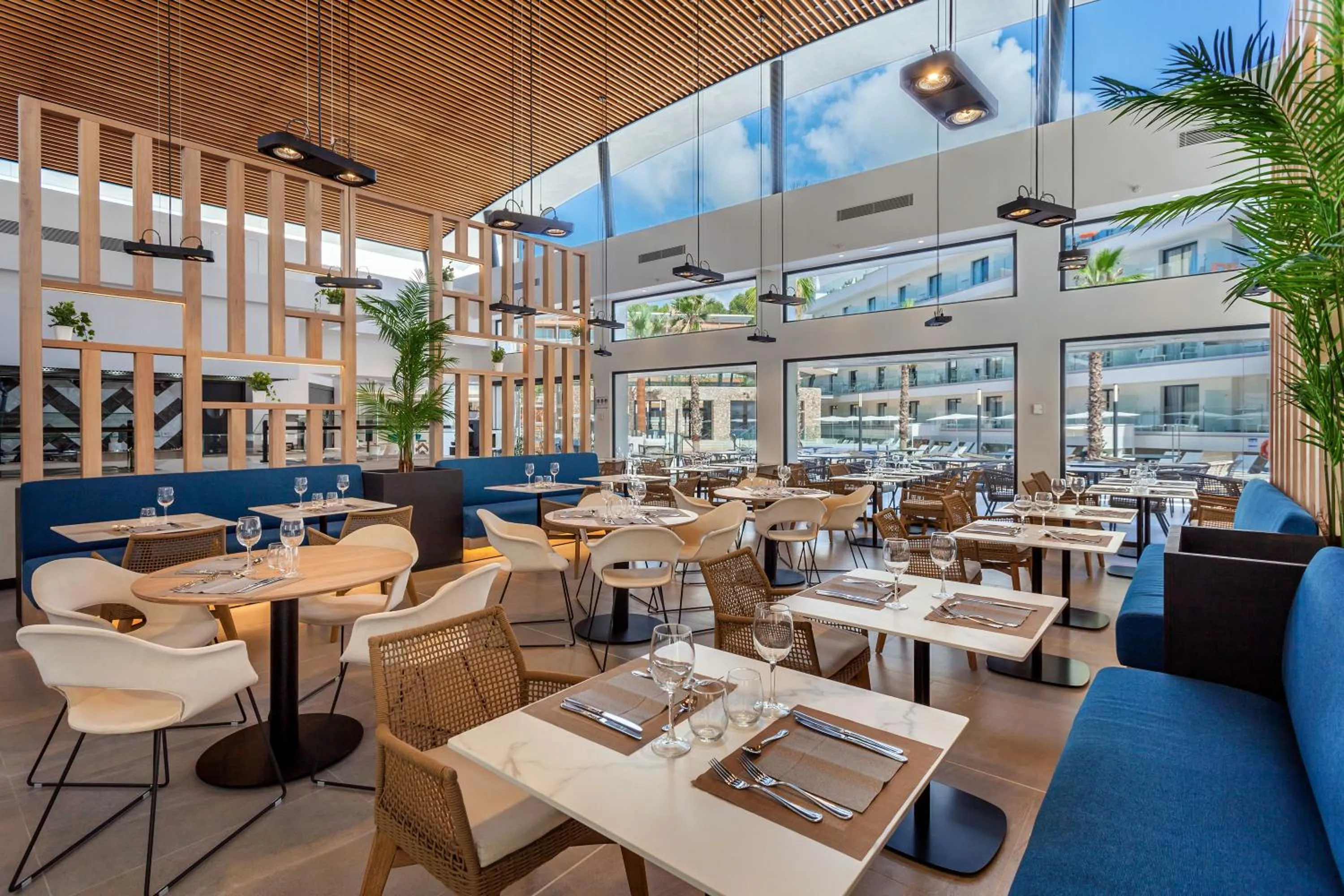 Restaurant/places to eat in Hotel Morlans Suites - Adults Only