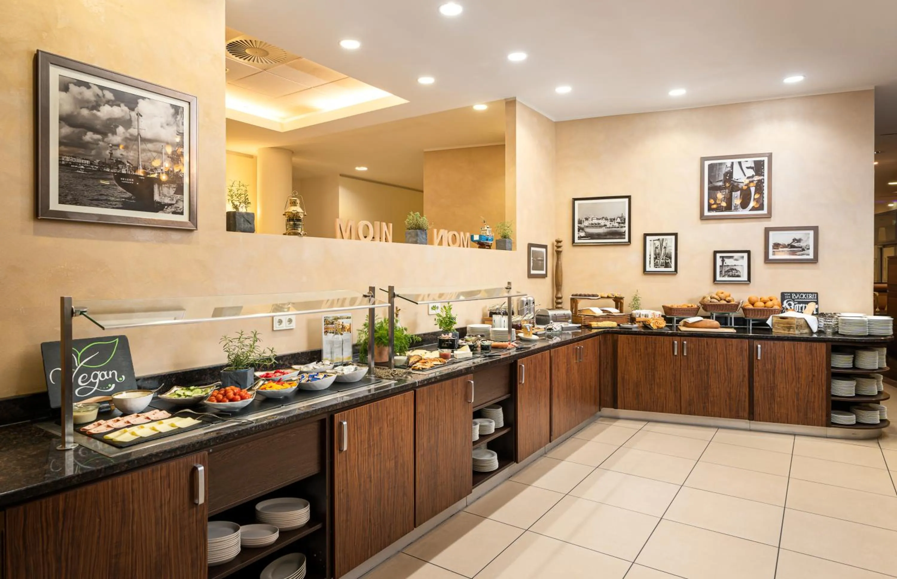 Breakfast in elaya hotel hamburg finkenwerder