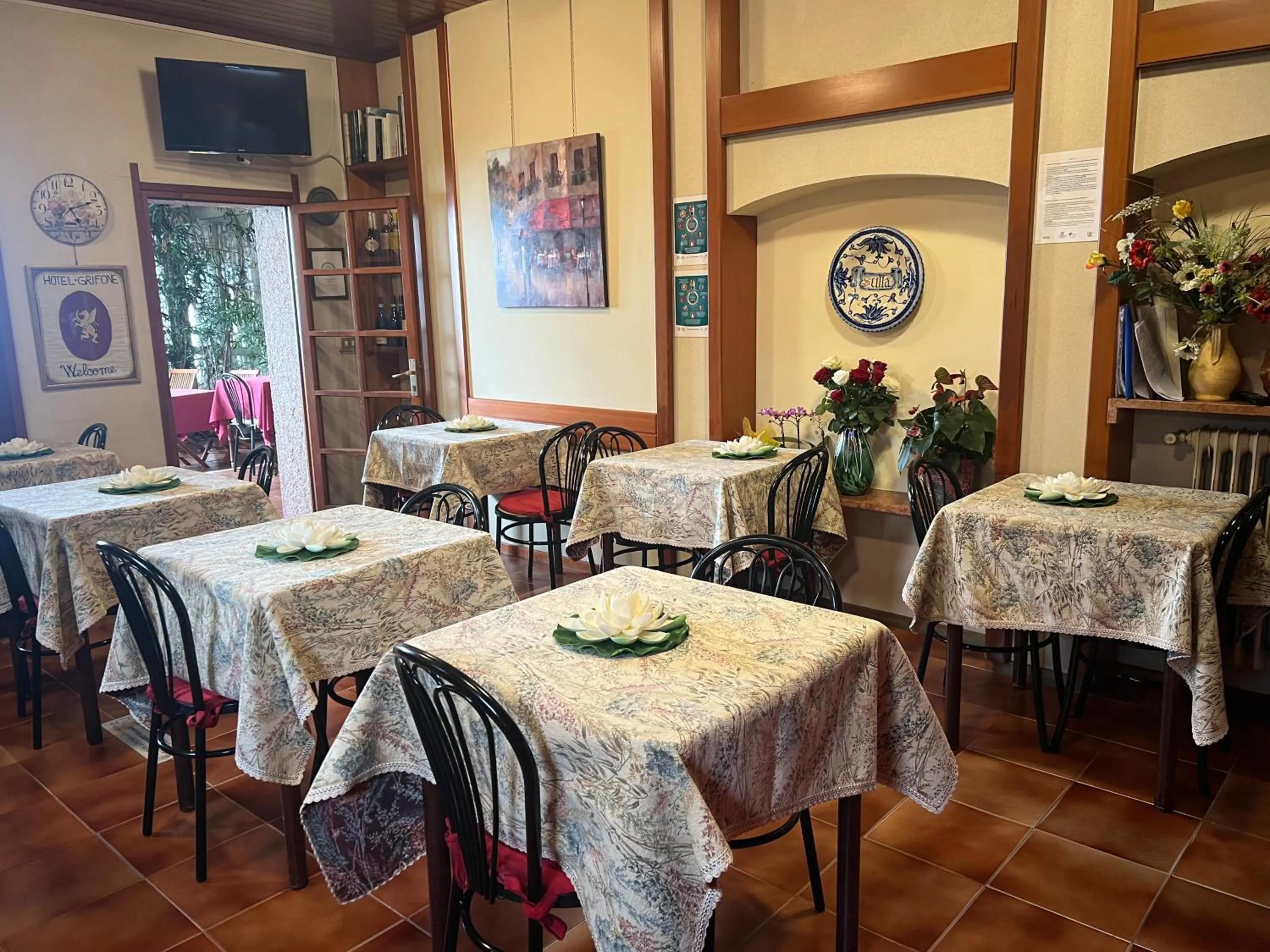 Communal lounge/ TV room in Hotel Grifone