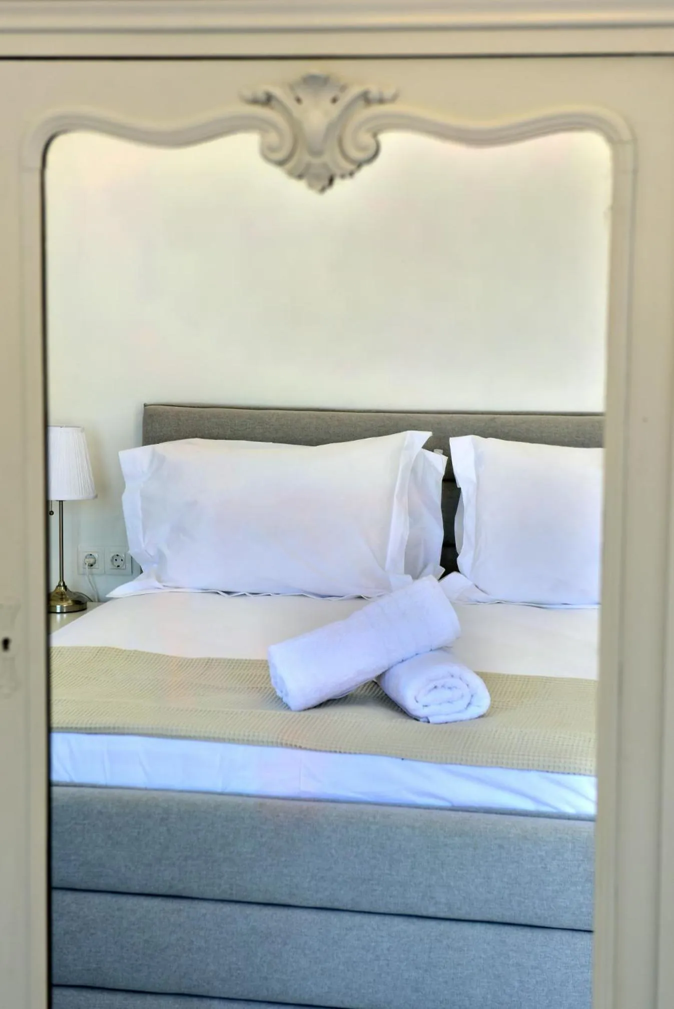 Decorative detail in Hydra Art Suites