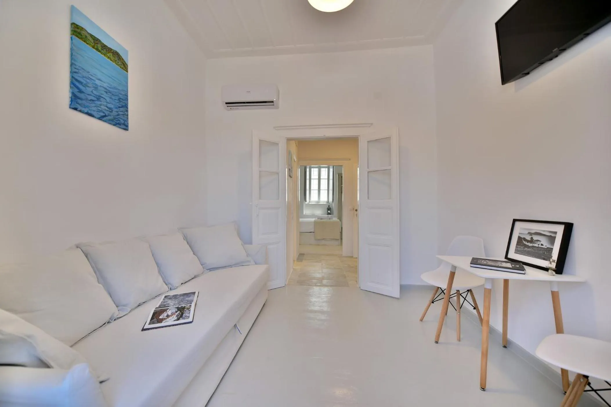 Living room in Hydra Art Suites