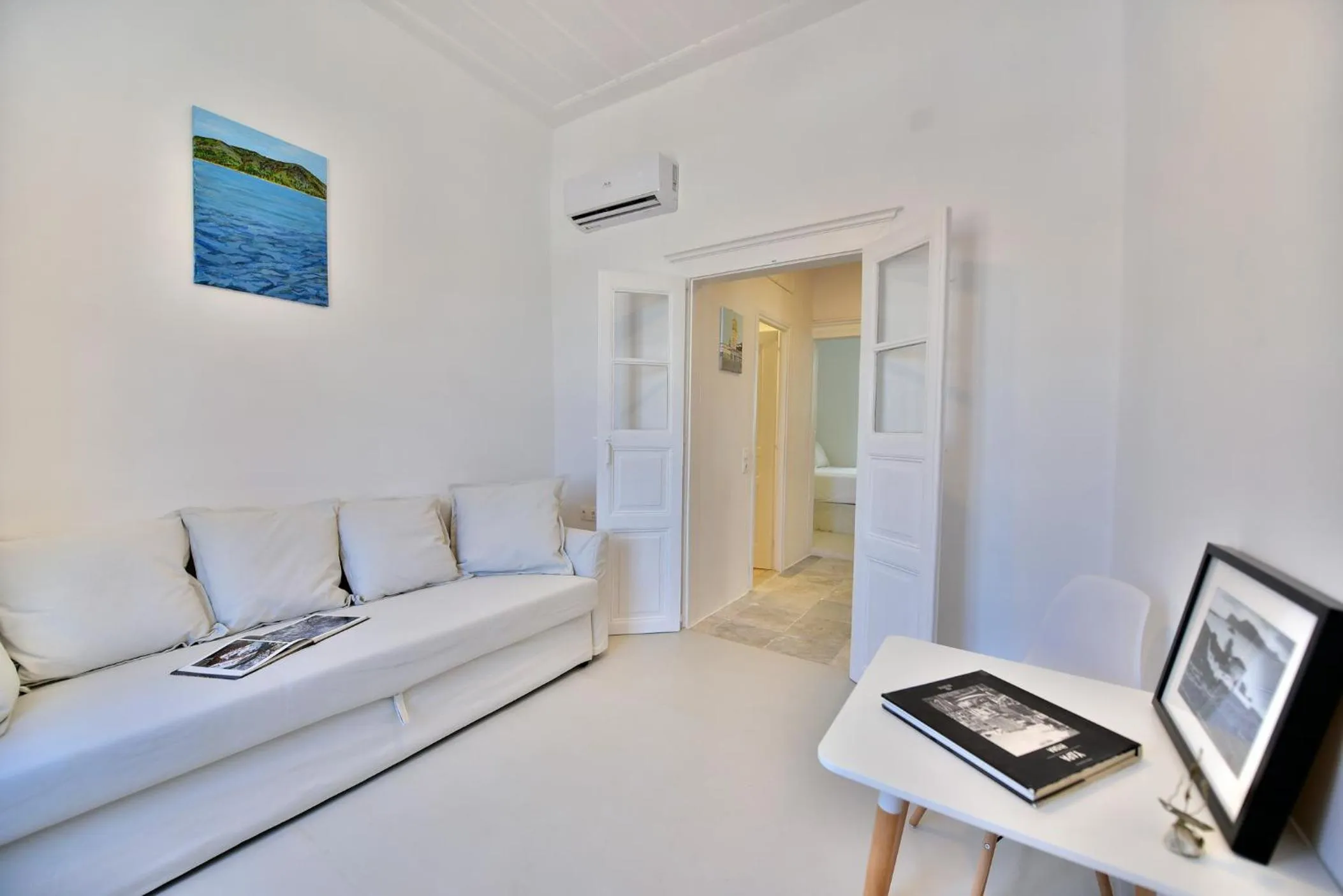 Living room in Hydra Art Suites