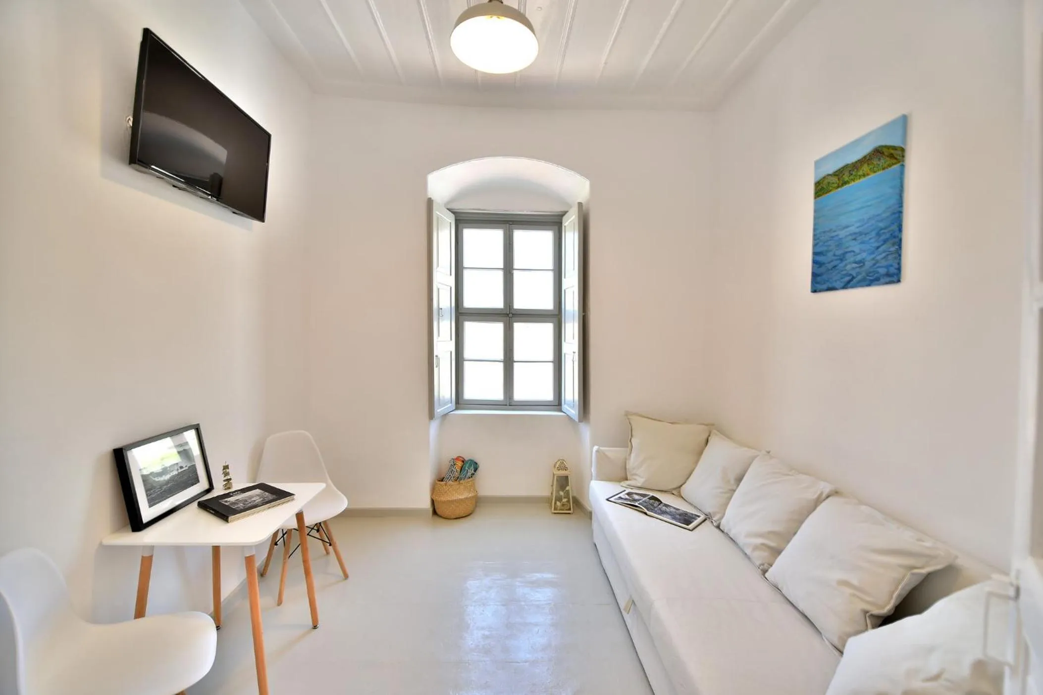 Living room in Hydra Art Suites