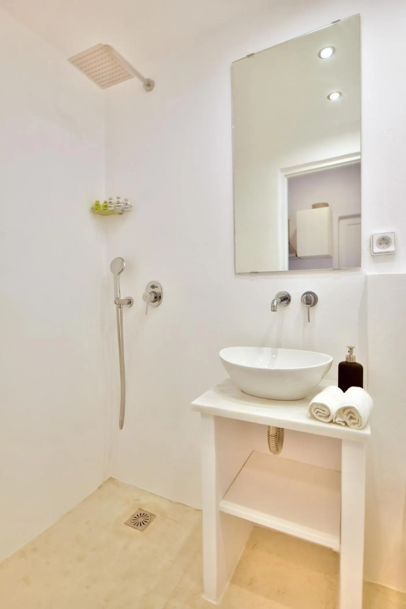 Bathroom in Hydra Art Suites