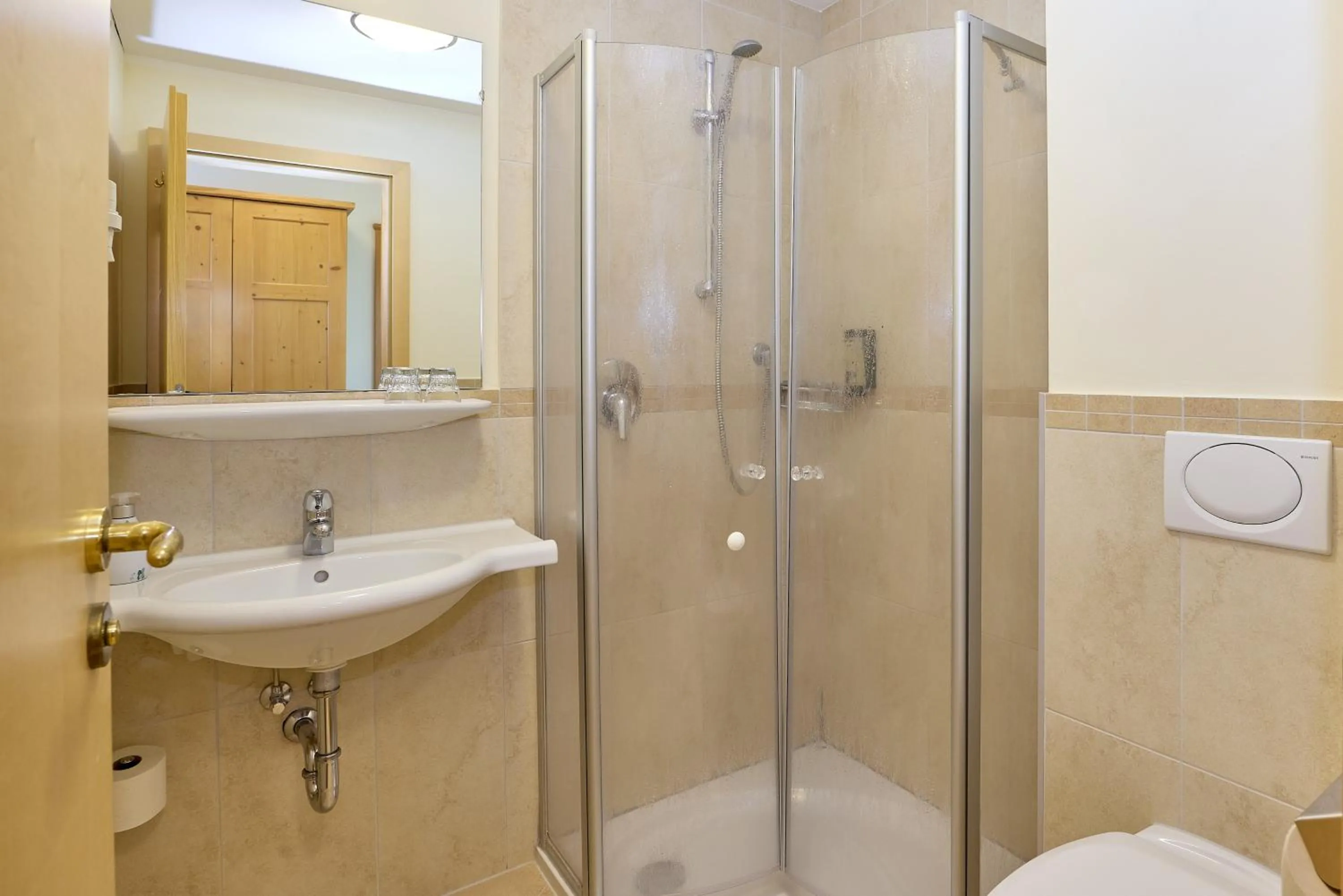 Bathroom in Airport-Hotel Fortuna