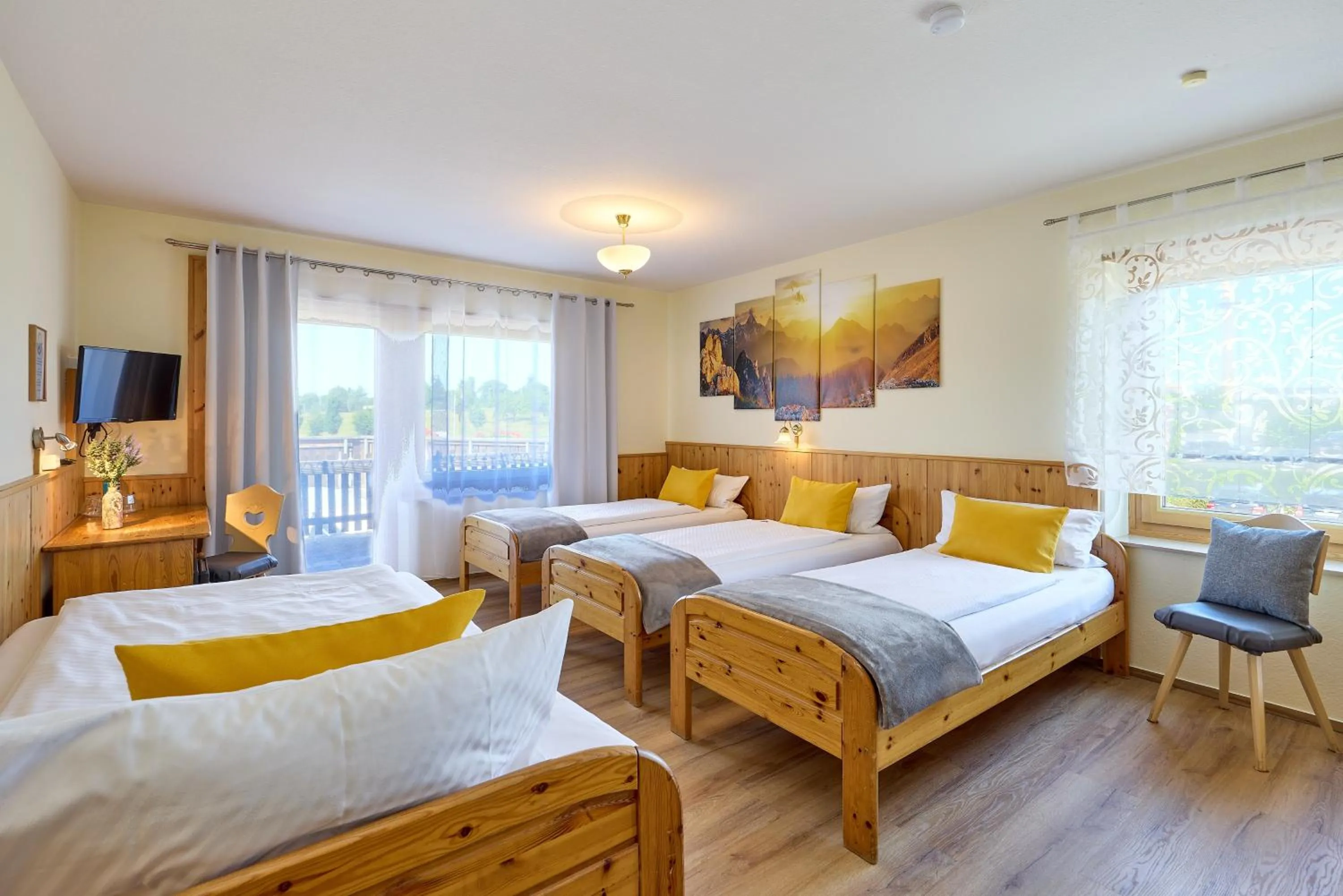 Bedroom, Bed in Airport-Hotel Fortuna