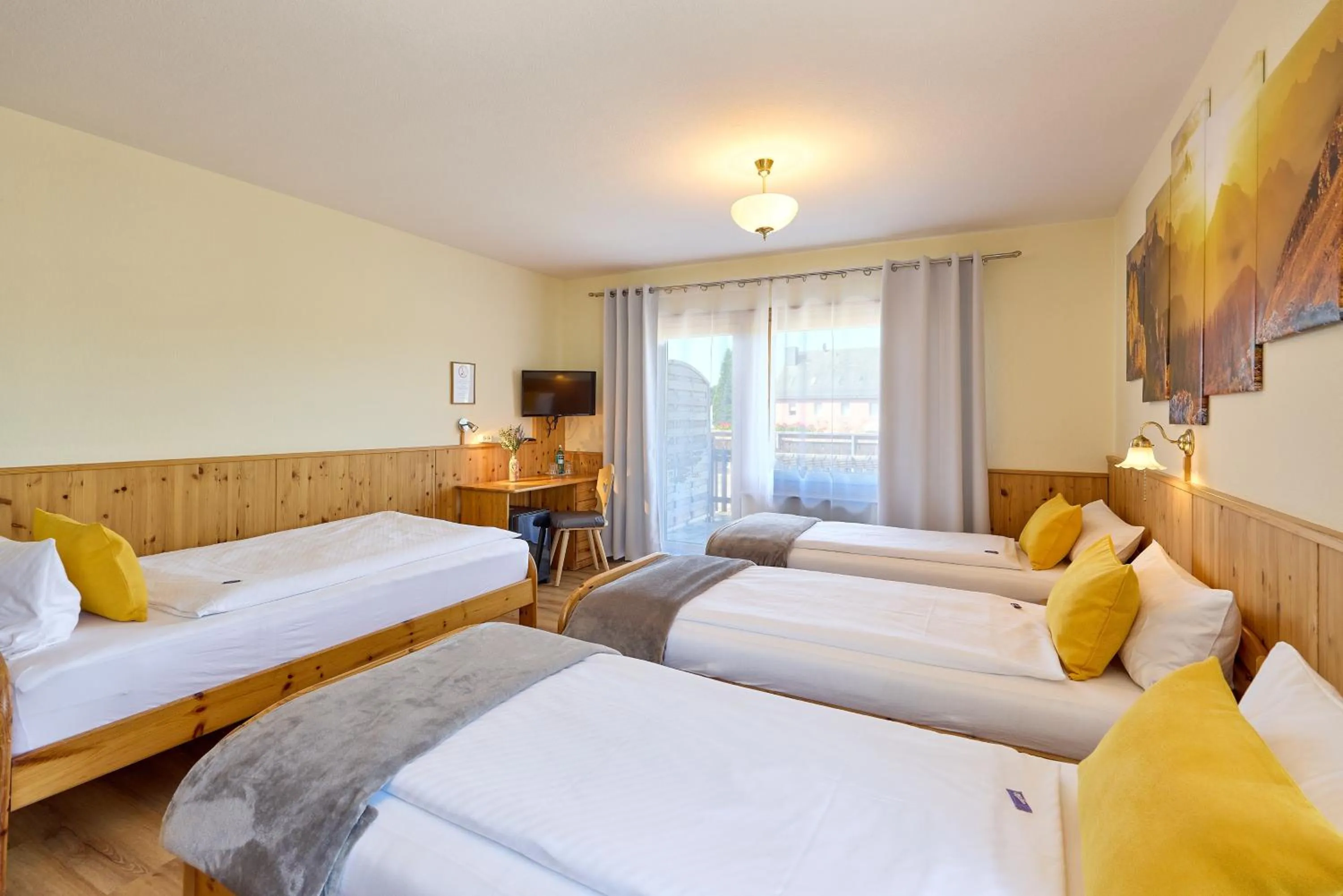 Bedroom, Bed in Airport-Hotel Fortuna