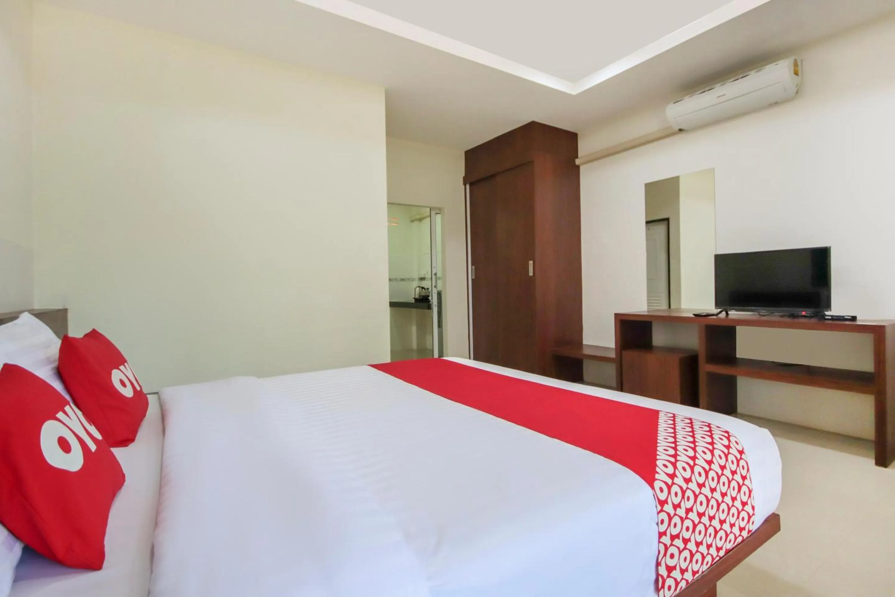 Bedroom, Bed in Napas House