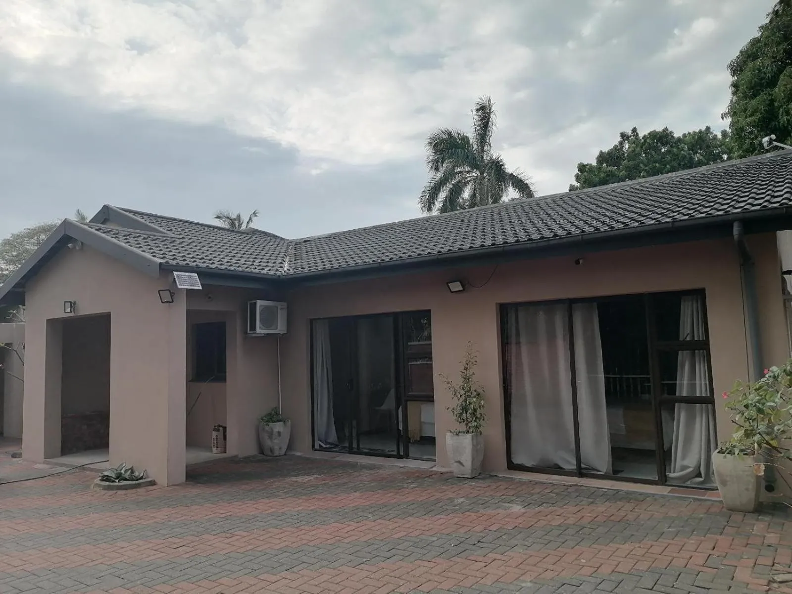 Property building in Nqabanqaba