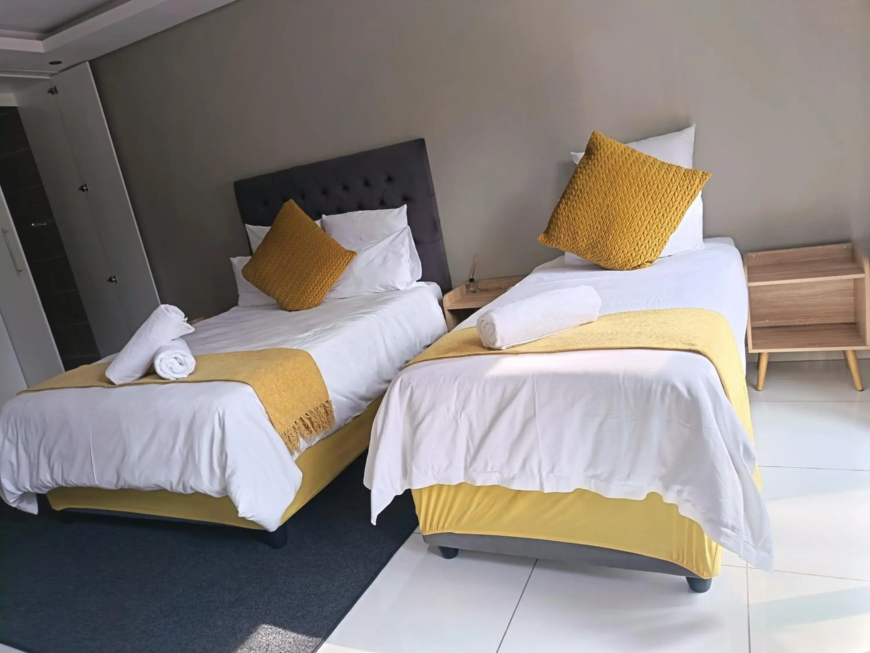 Luxury Quadruple Room - single occupancy in Nqabanqaba Luxury Quadruple Room - single occupancy in Nqabanqaba