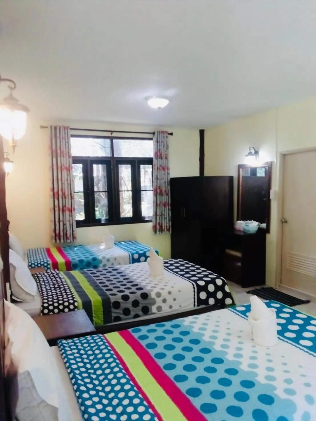 Photo of the whole room, Bed in Baan Pak Rim Kuaen Resort