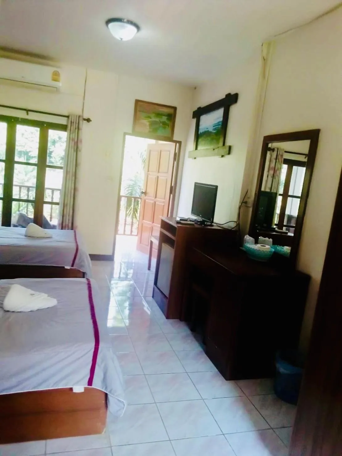 Photo of the whole room, Bed in Baan Pak Rim Kuaen Resort