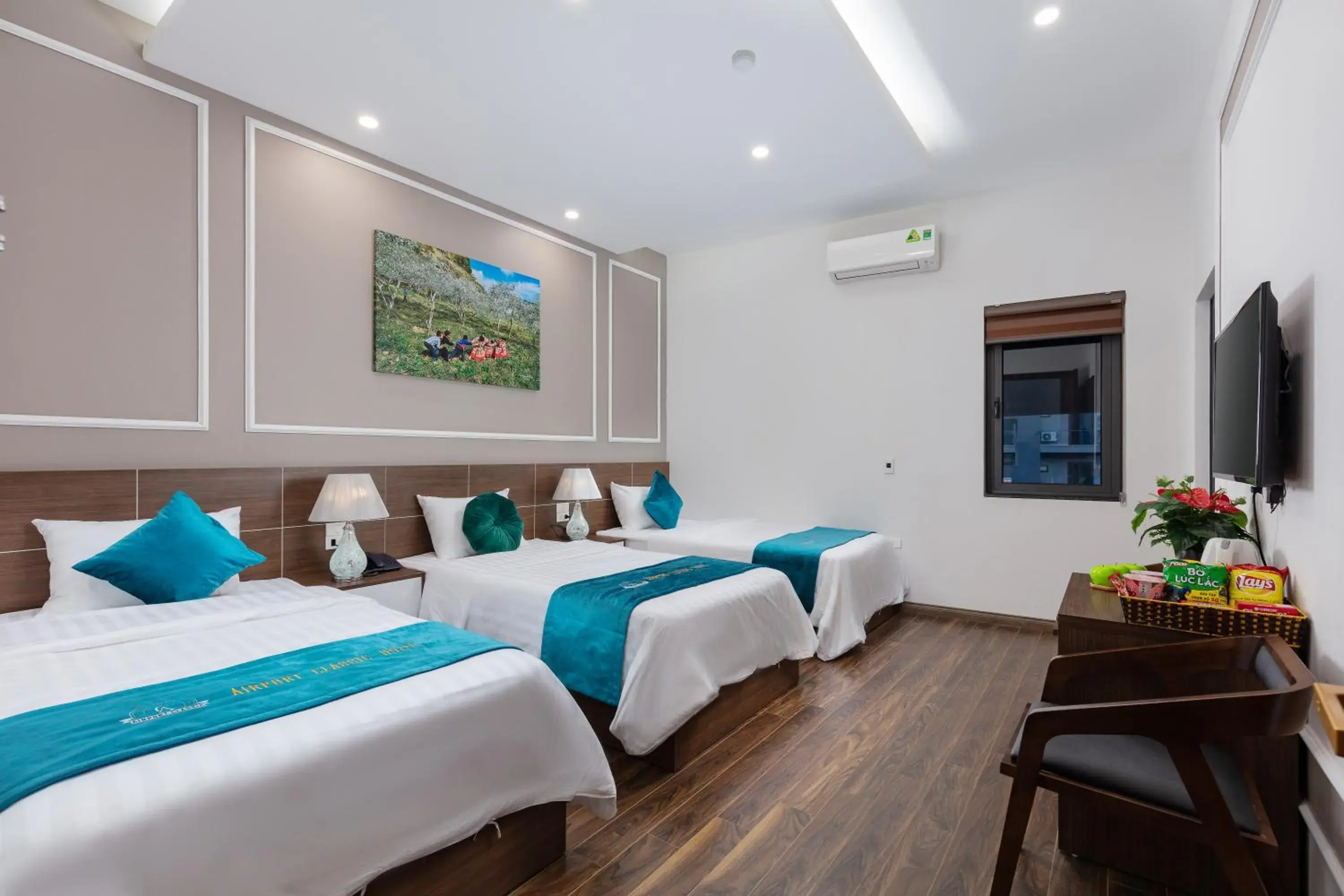 Triple Room with View in Airport Classic Hotel & Travel Triple Room with View in Airport Classic Hotel & Travel