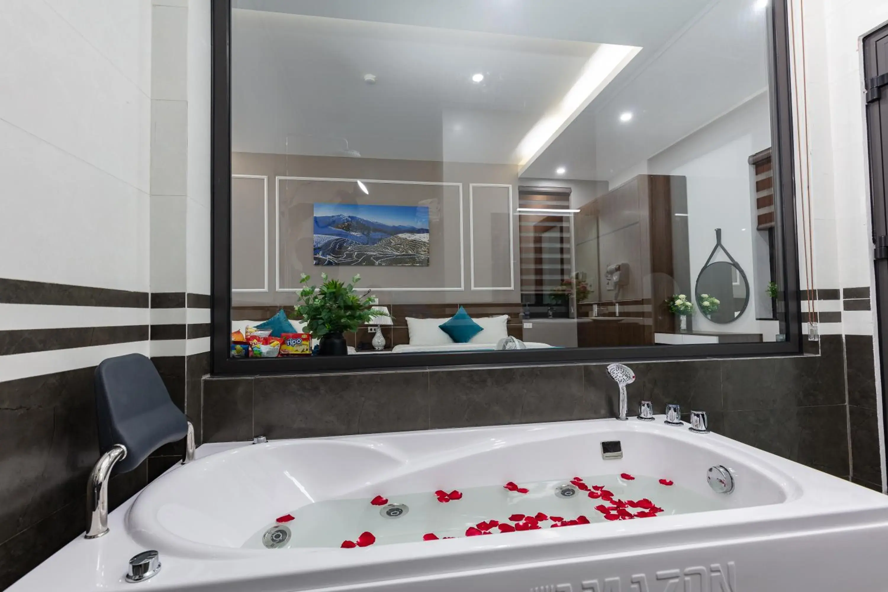 Family Room with Bath in Airport Classic Hotel & Travel Family Room with Bath in Airport Classic Hotel & Travel