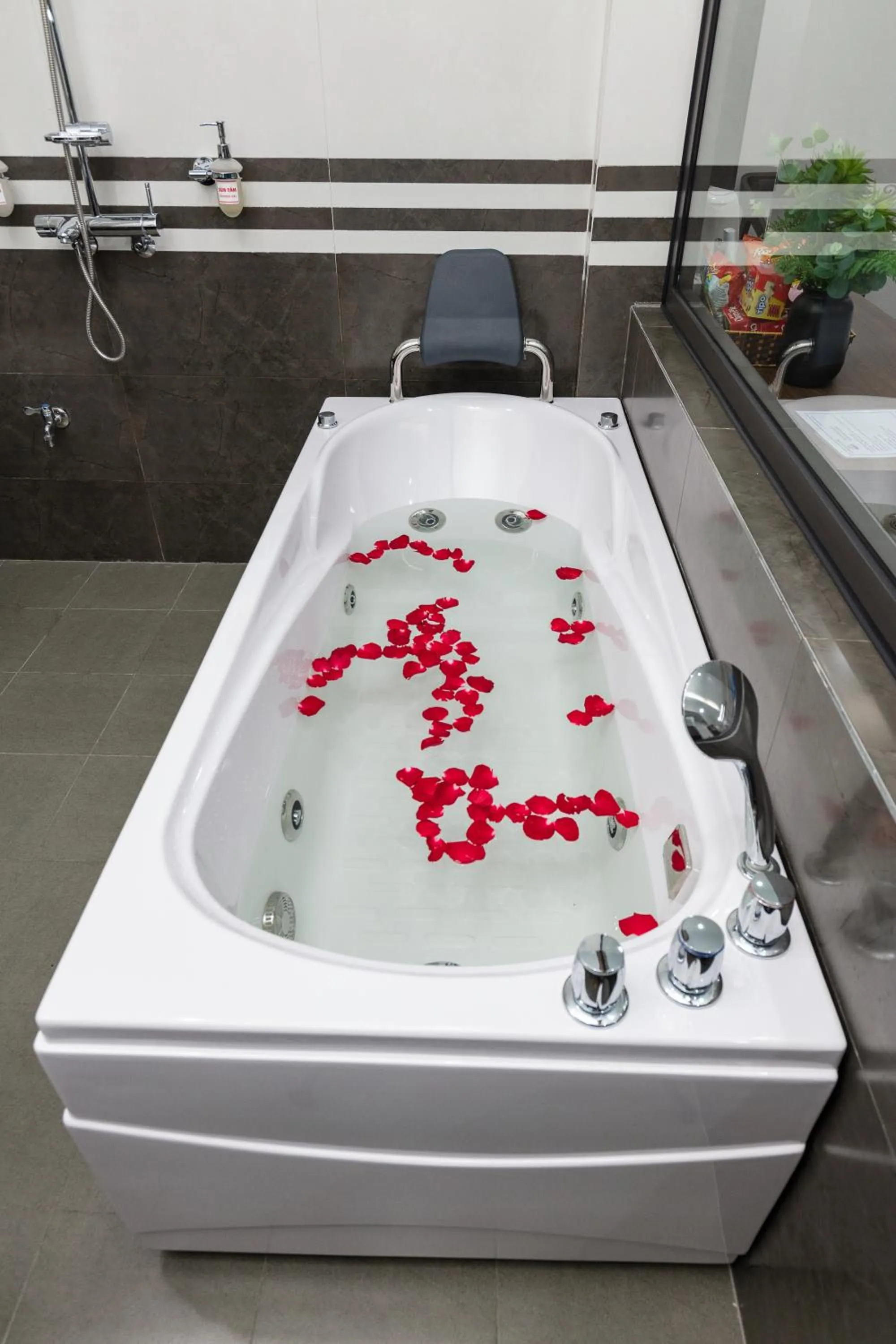 Bowling in Airport Classic Hotel & Travel