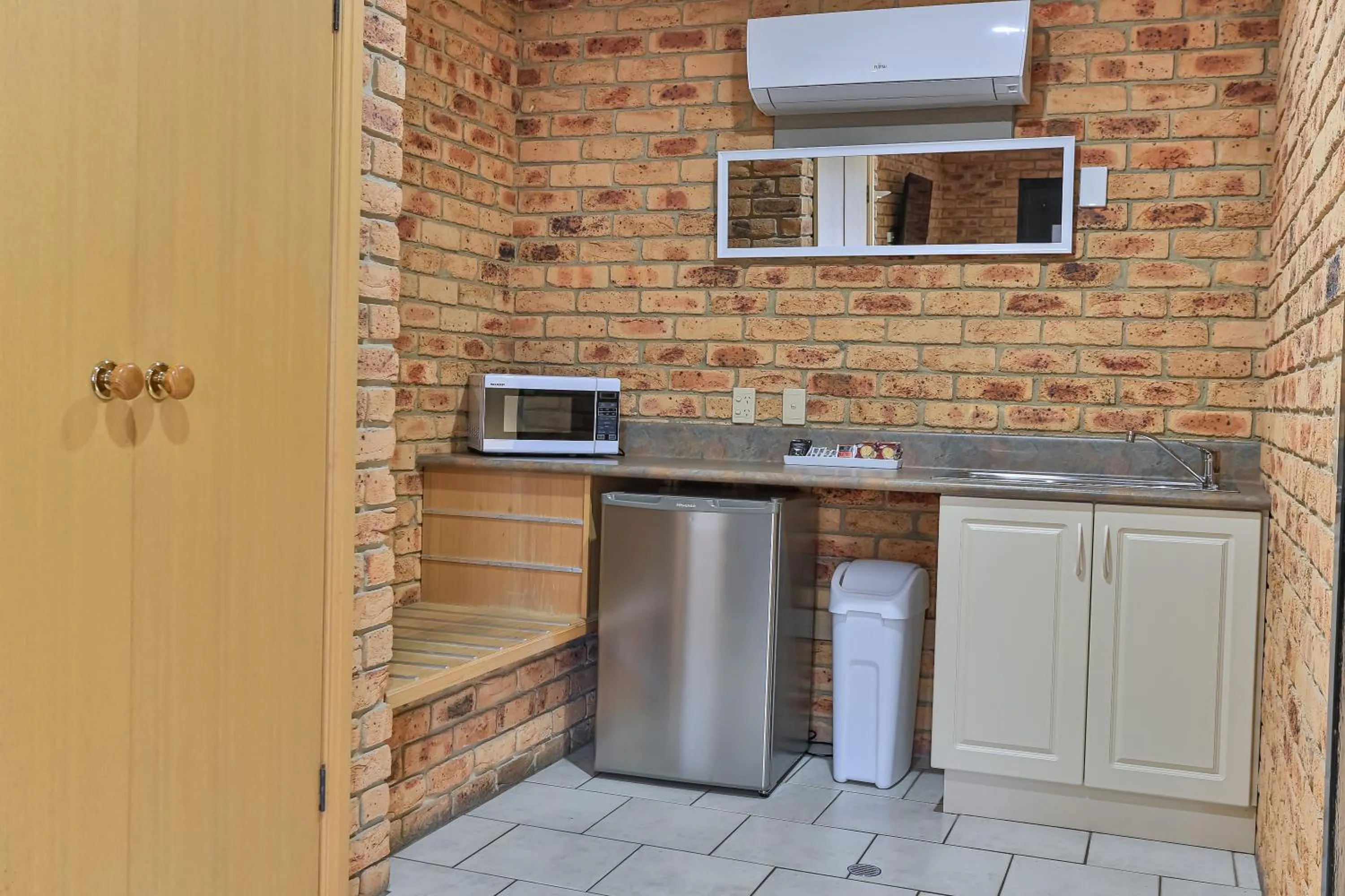 Kitchen or kitchenette in Wonthaggi Motel