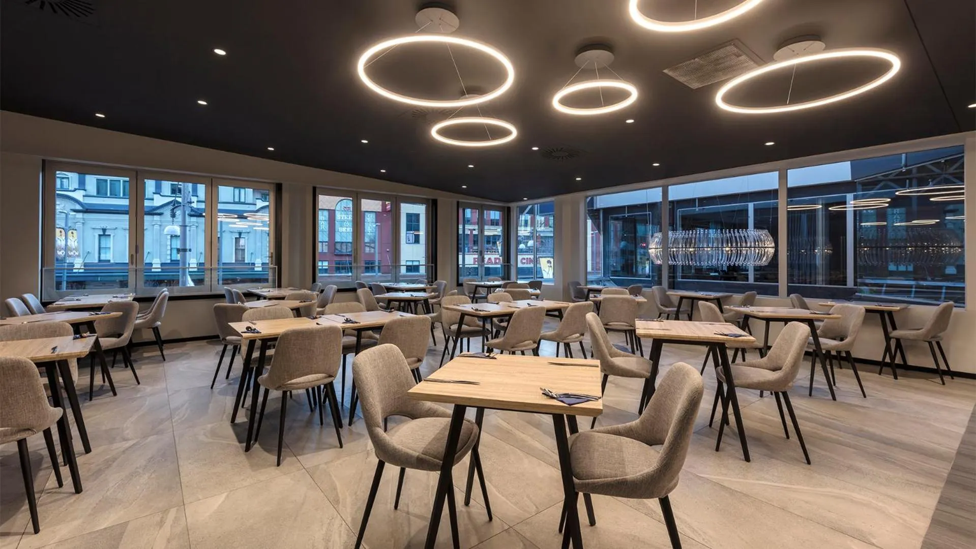 Restaurant/places to eat in Hotel Room @ 89 Courtenay Place