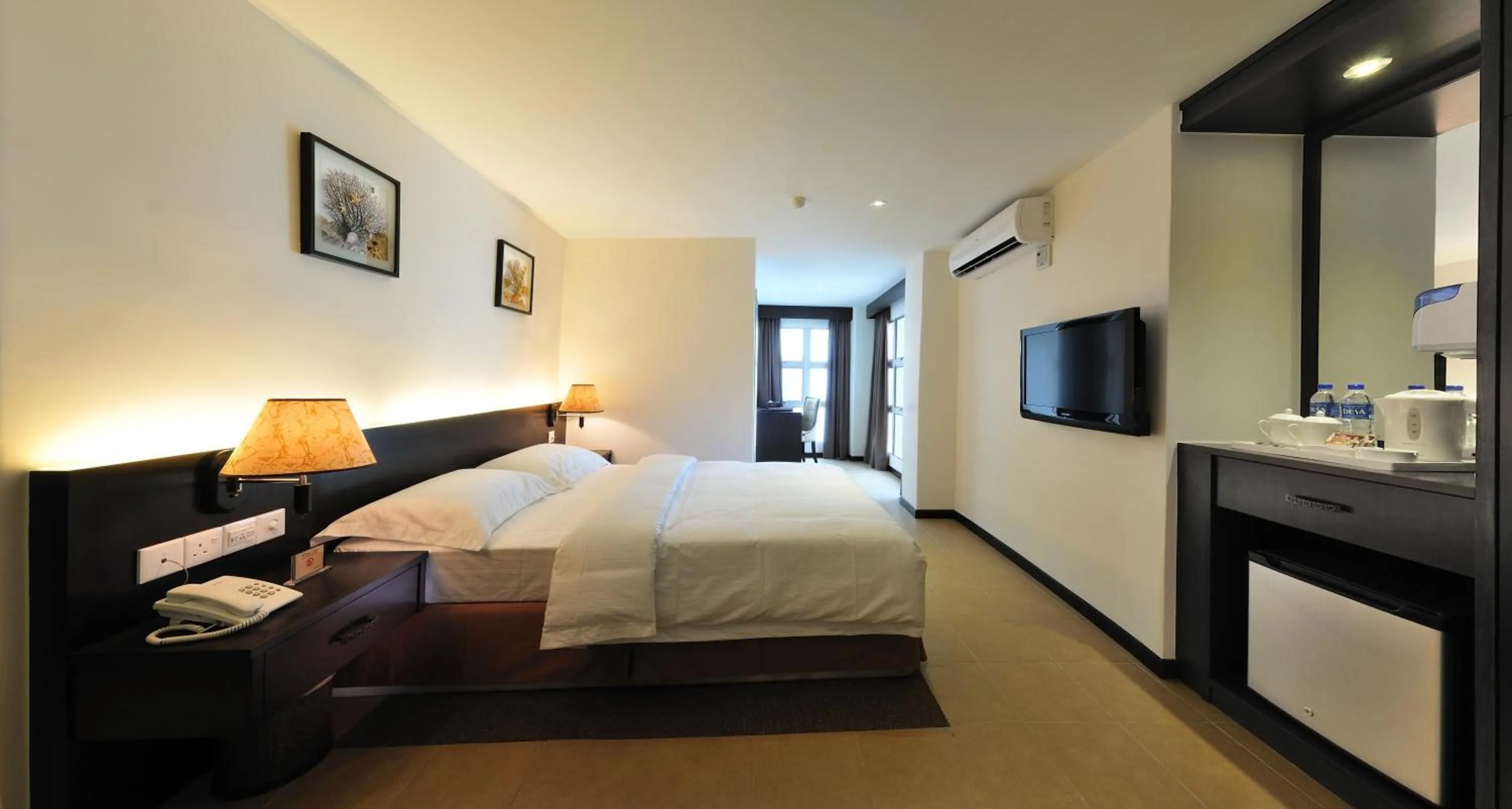 Photo of the whole room, Bed in ERNES Hotel