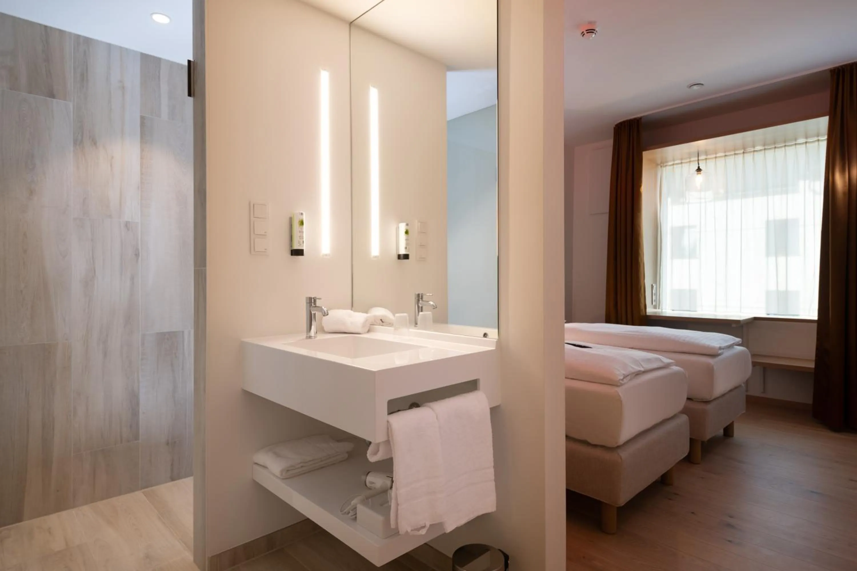 Bathroom, Bed in Best Western Hotel Spinnerei Linz