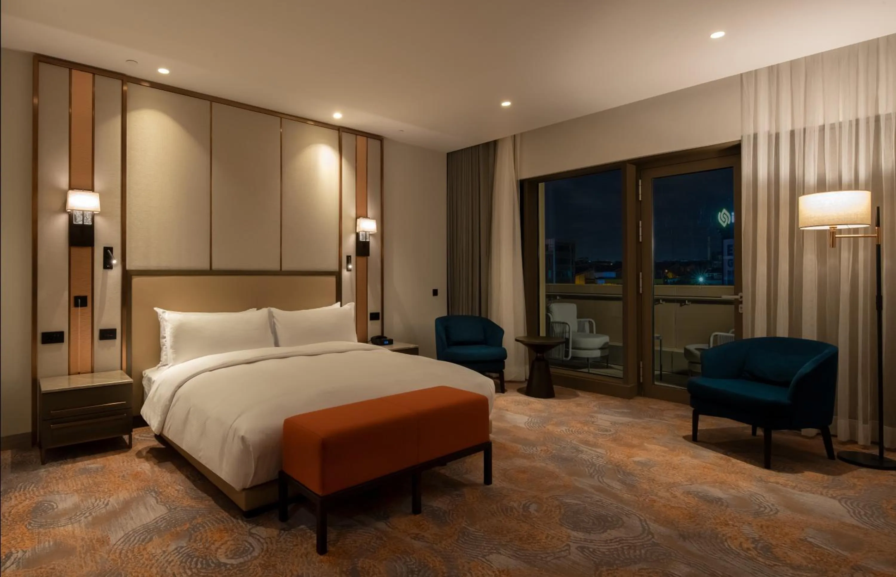 Bedroom, Bed in Hilton Mall Of Istanbul