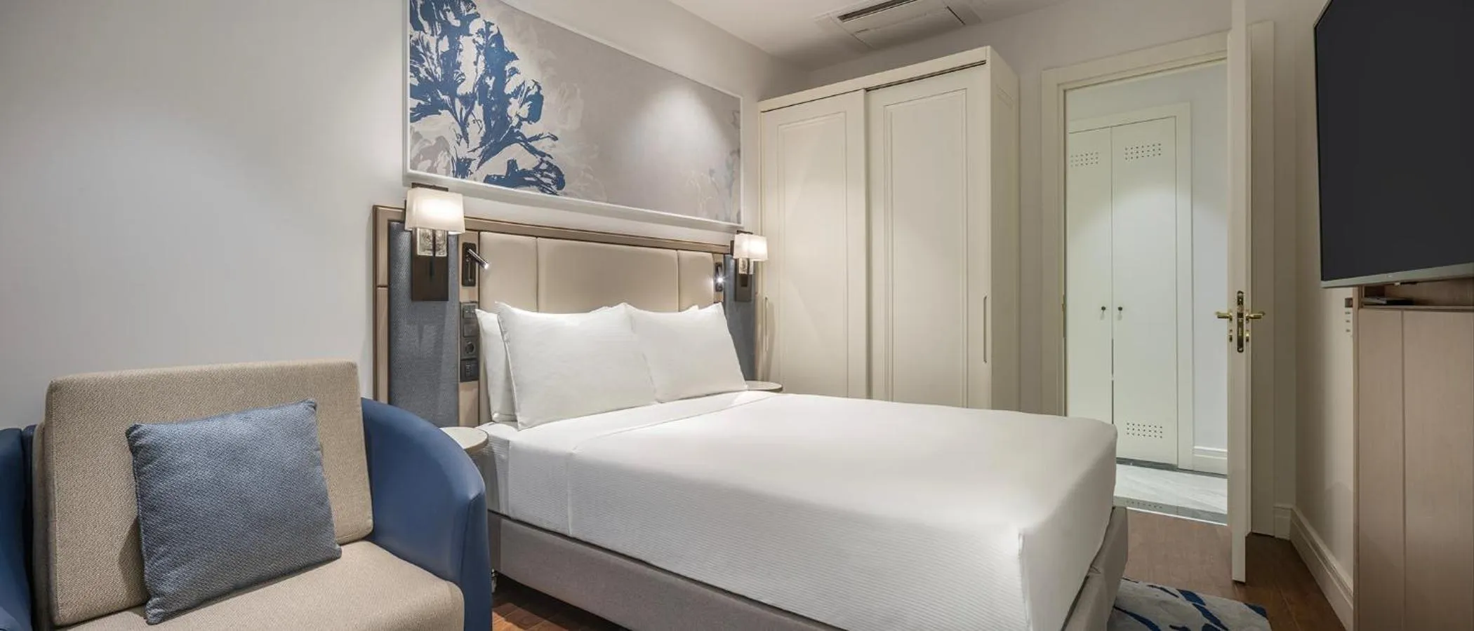 Bedroom, Bed in Hilton Mall Of Istanbul