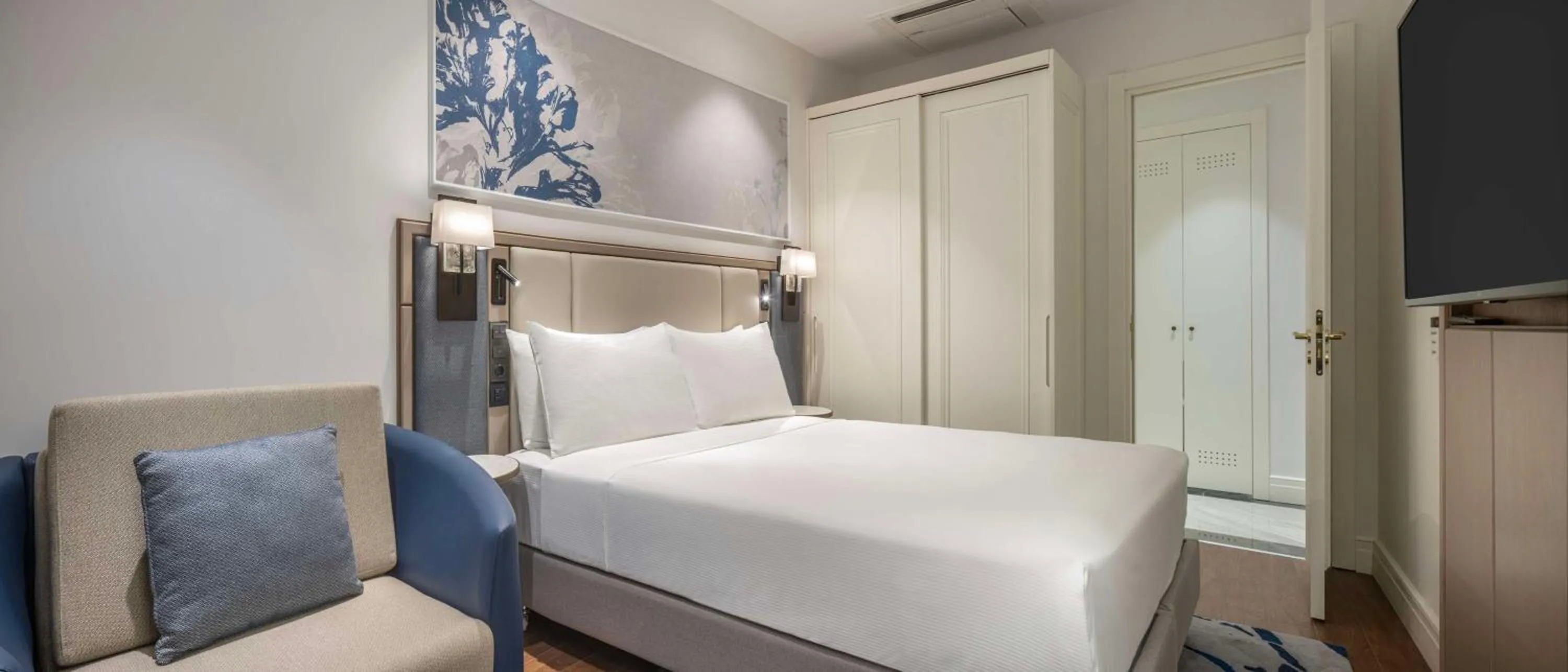 Bedroom, Bed in Hilton Mall Of Istanbul