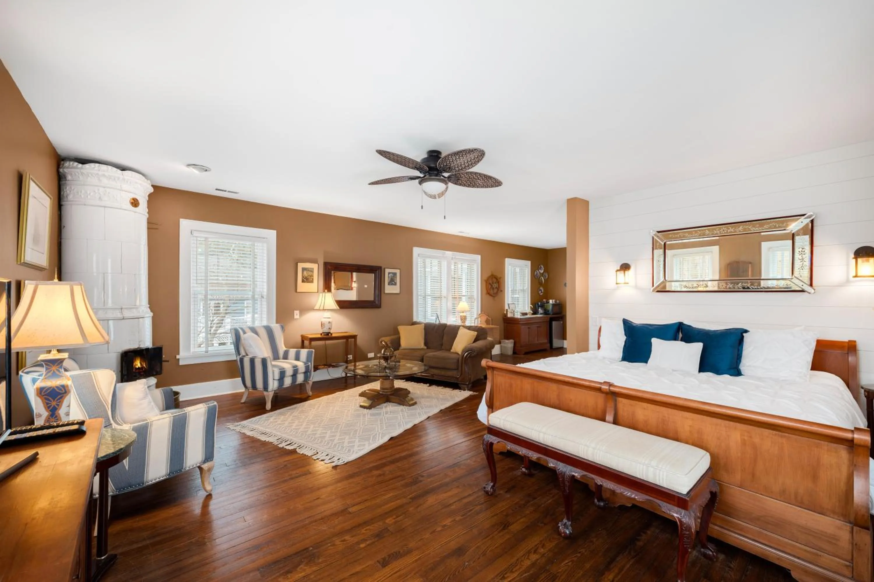 Bed in The Inn at Union Pier