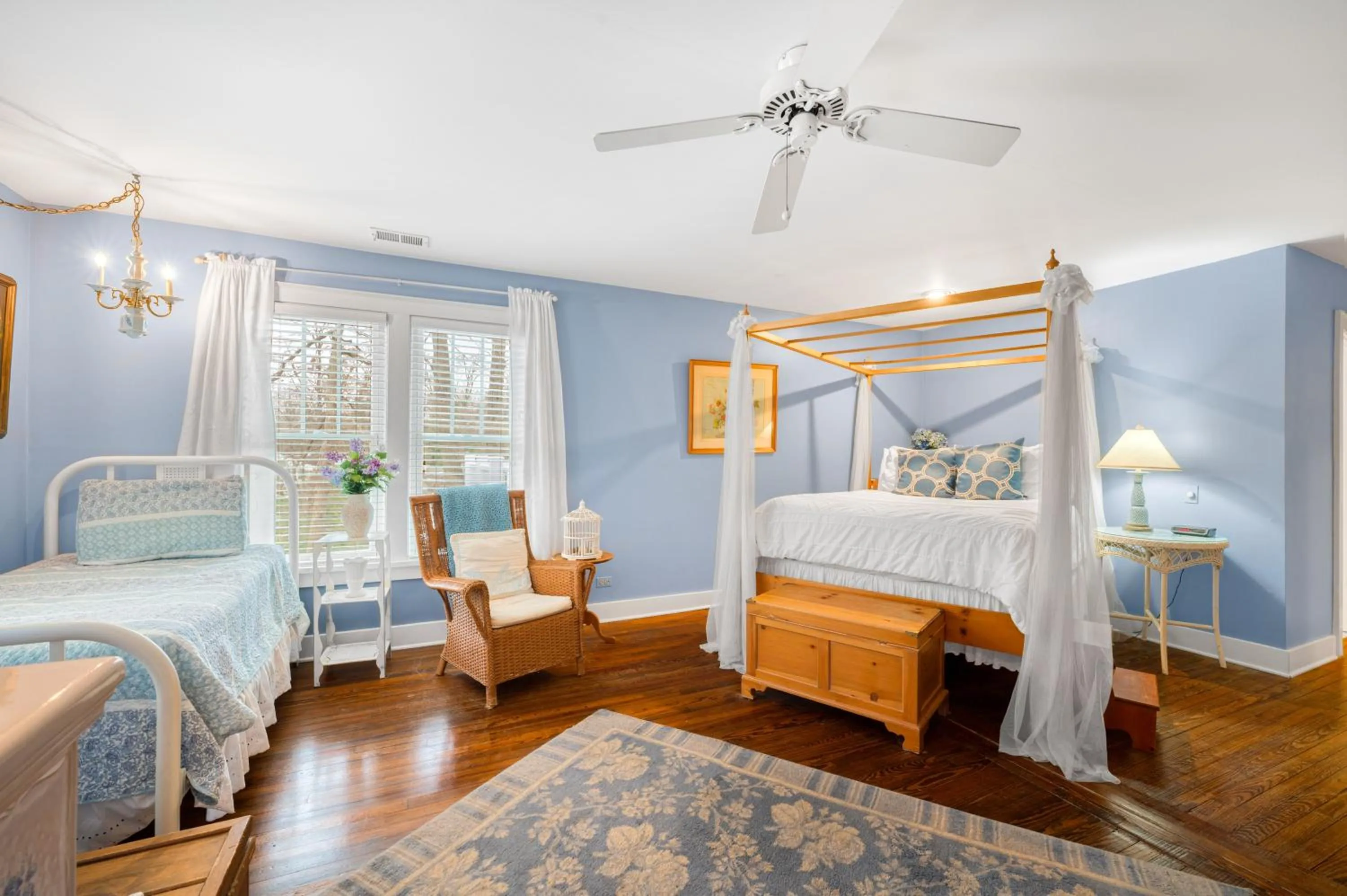 Bed in The Inn at Union Pier