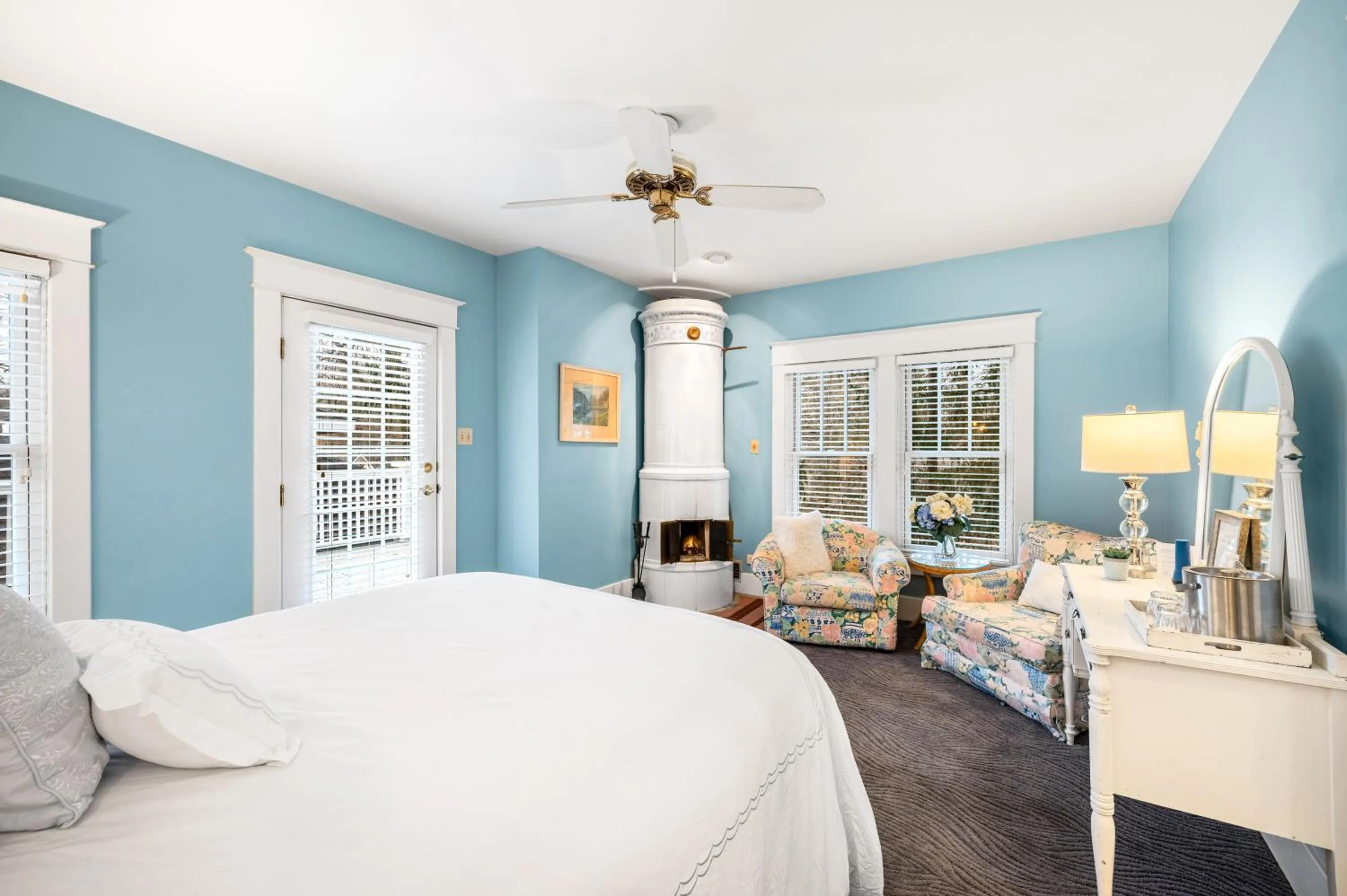 Bed in The Inn at Union Pier