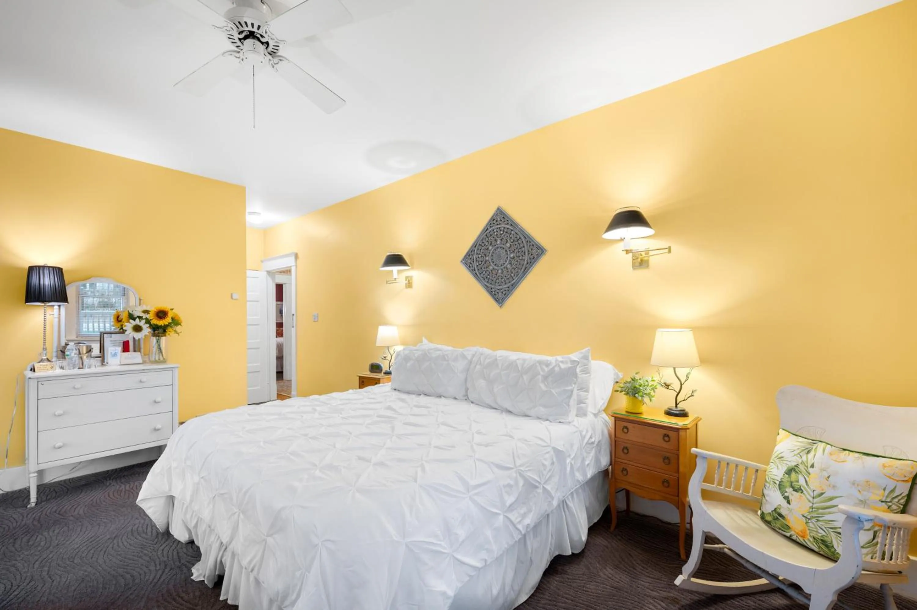 Bed in The Inn at Union Pier