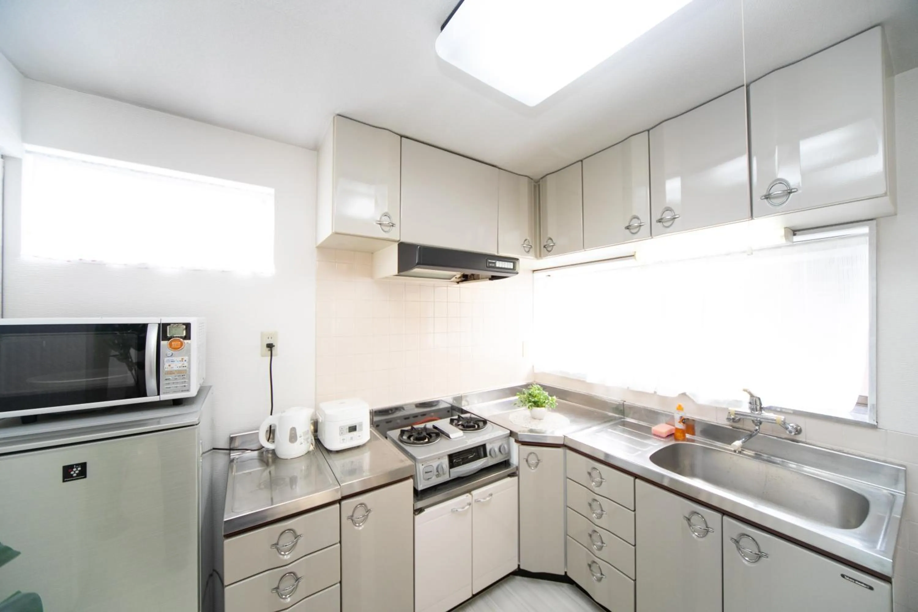 Kitchen or kitchenette in Yokkaichi Nishishinchi Hotel