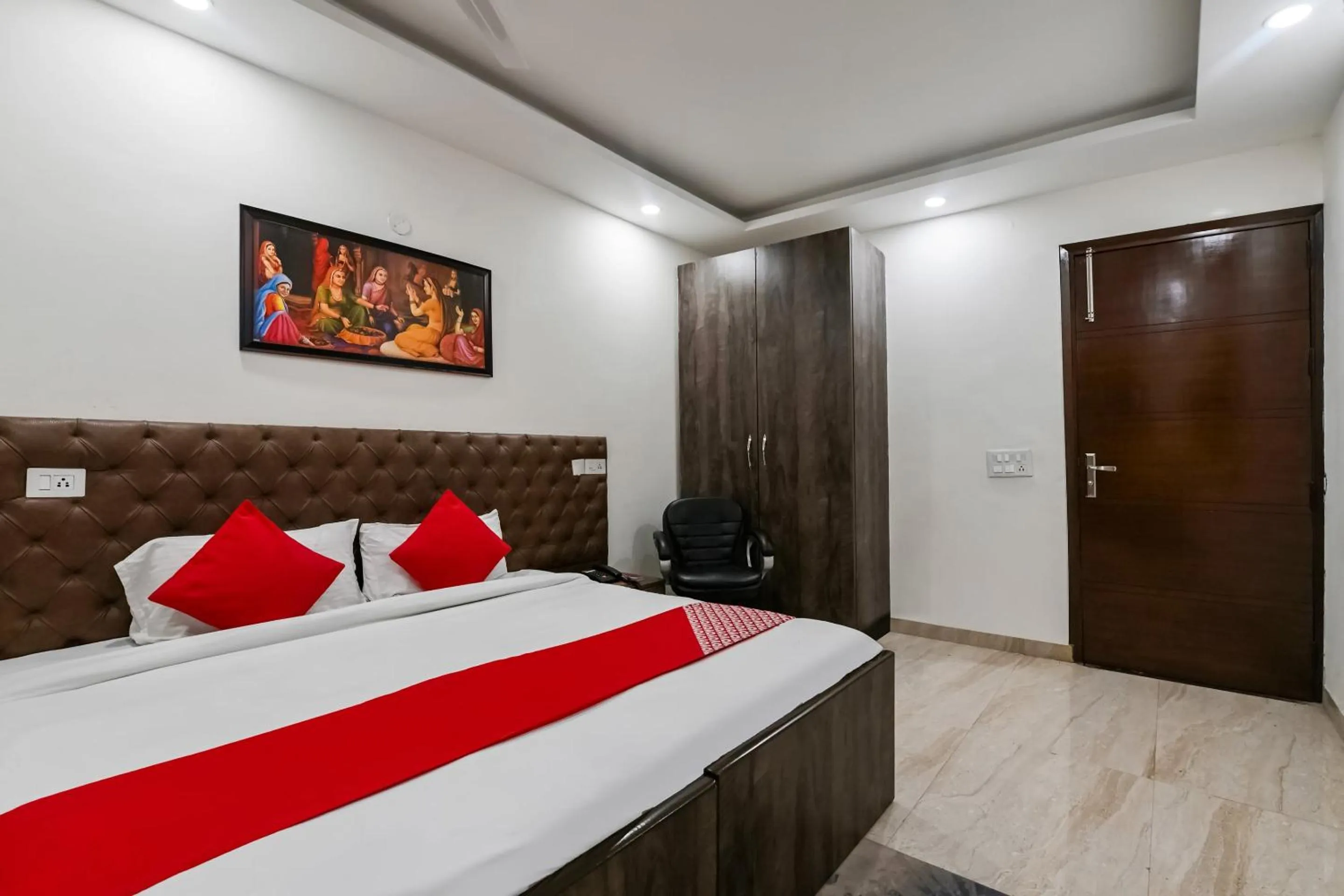 Bedroom, Bed in Hotel O Premium Rooms Chhatarpur