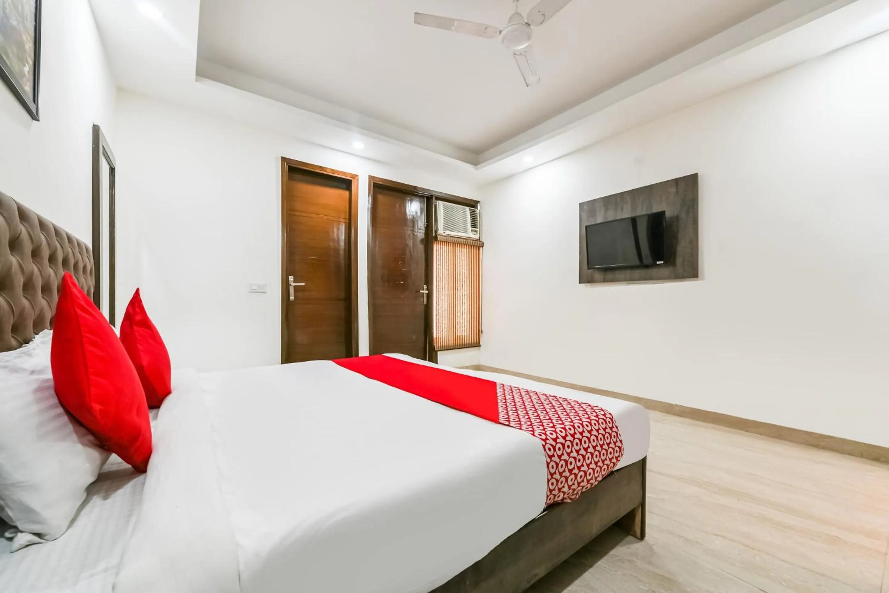 Bedroom in OYO White Rose Wallon Hotel Near Qutab Minar Metro Station