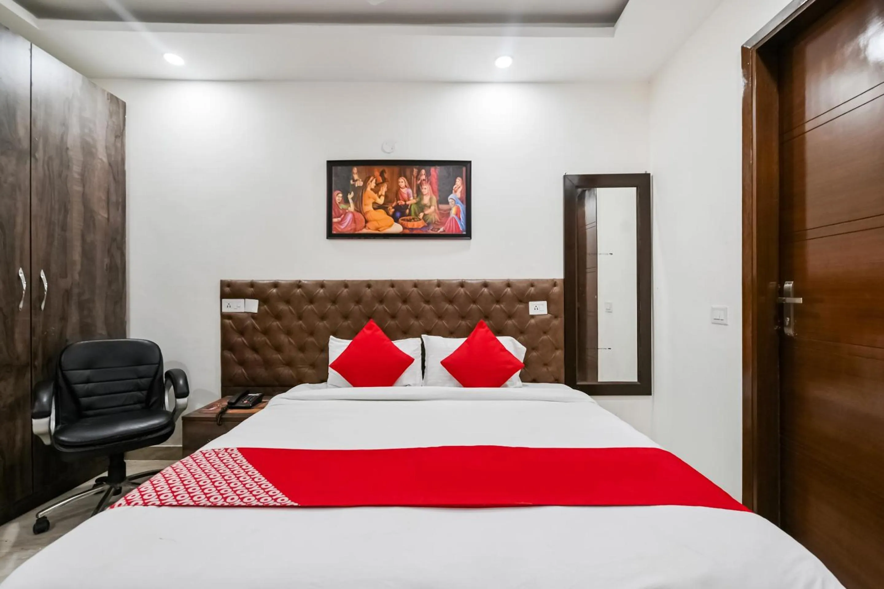 Bedroom in OYO White Rose Wallon Hotel Near Qutab Minar Metro Station