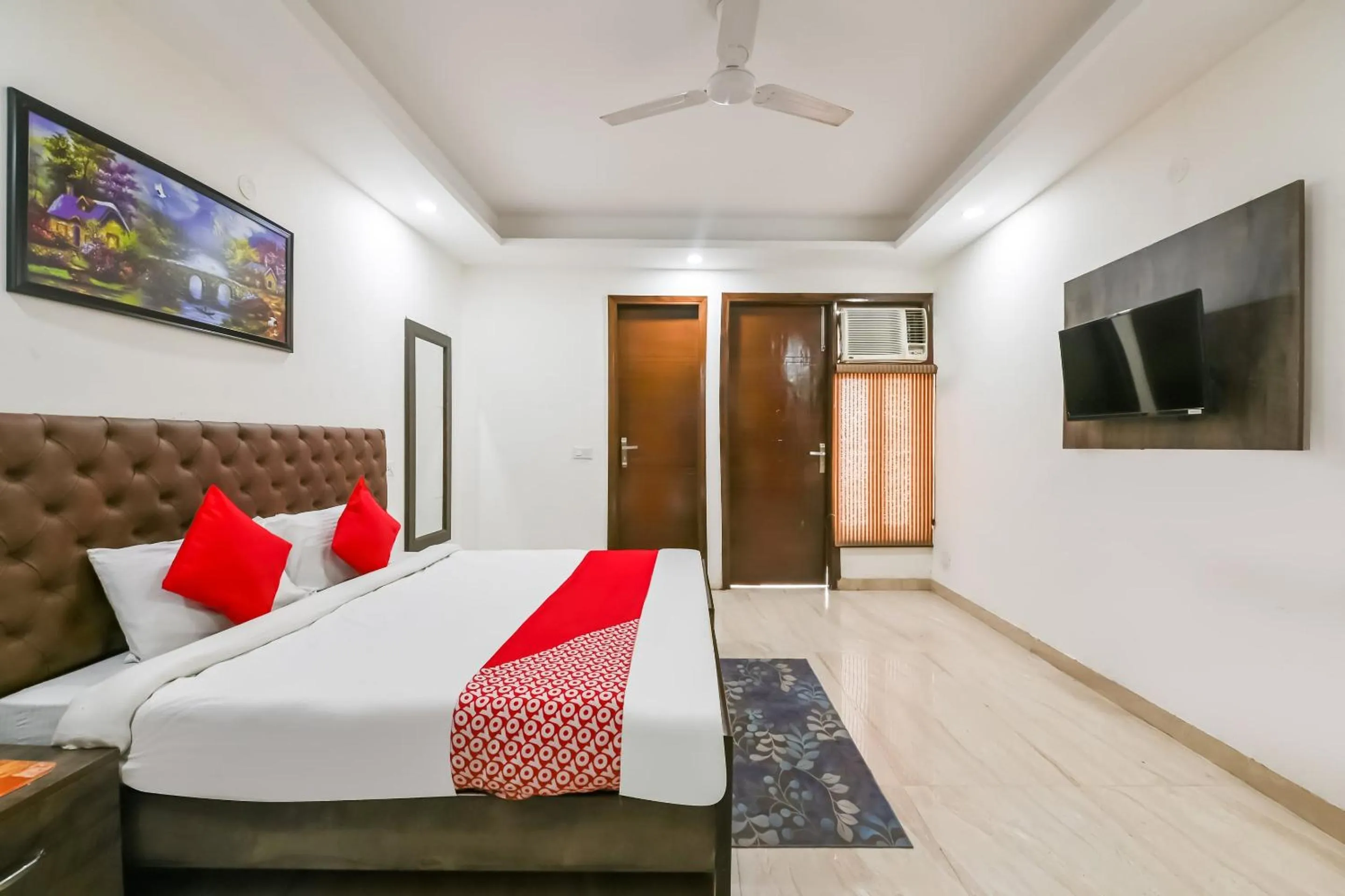 Bedroom, Bed in Hotel O Premium Rooms Chhatarpur