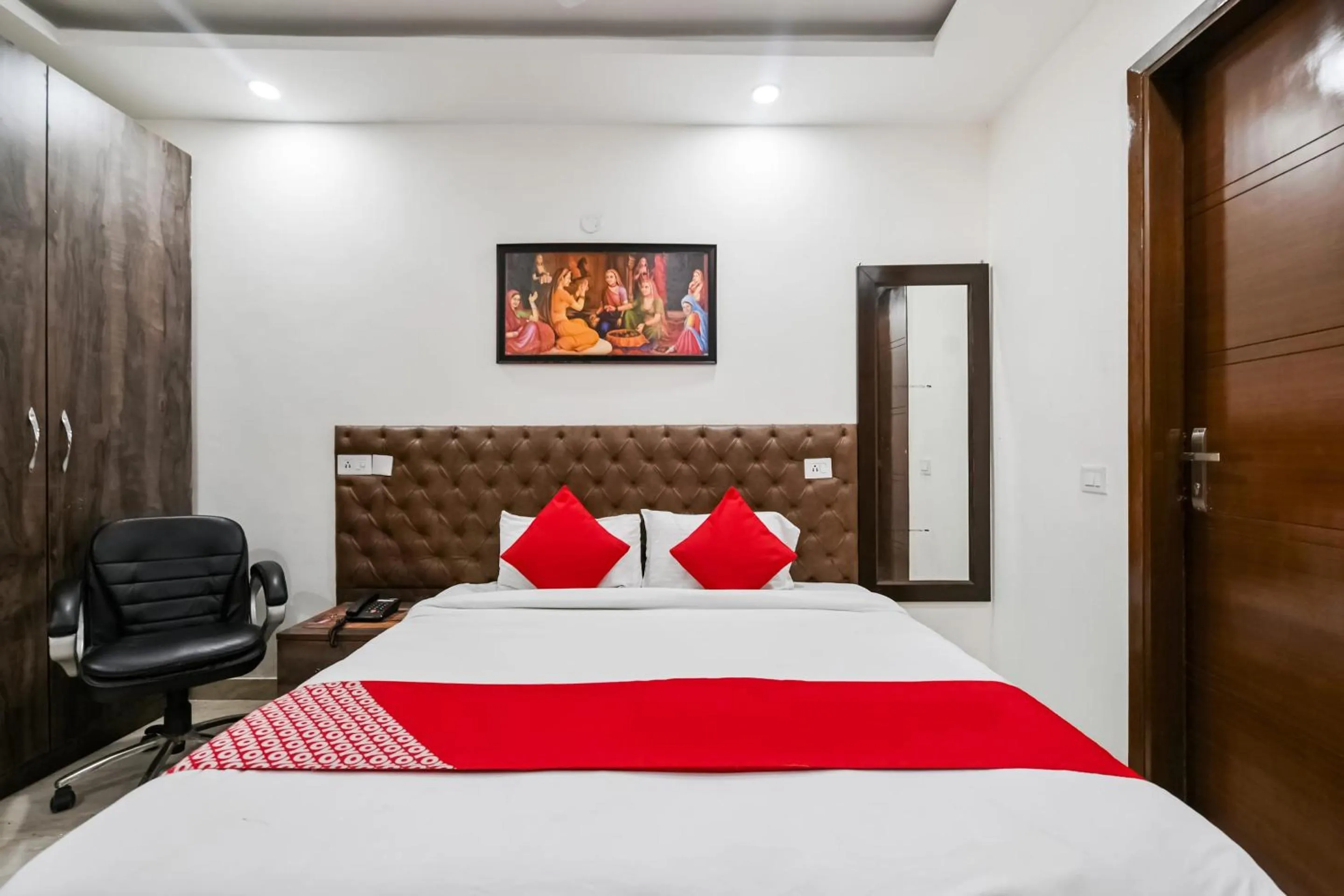Bedroom, Bed in Hotel O Premium Rooms Chhatarpur
