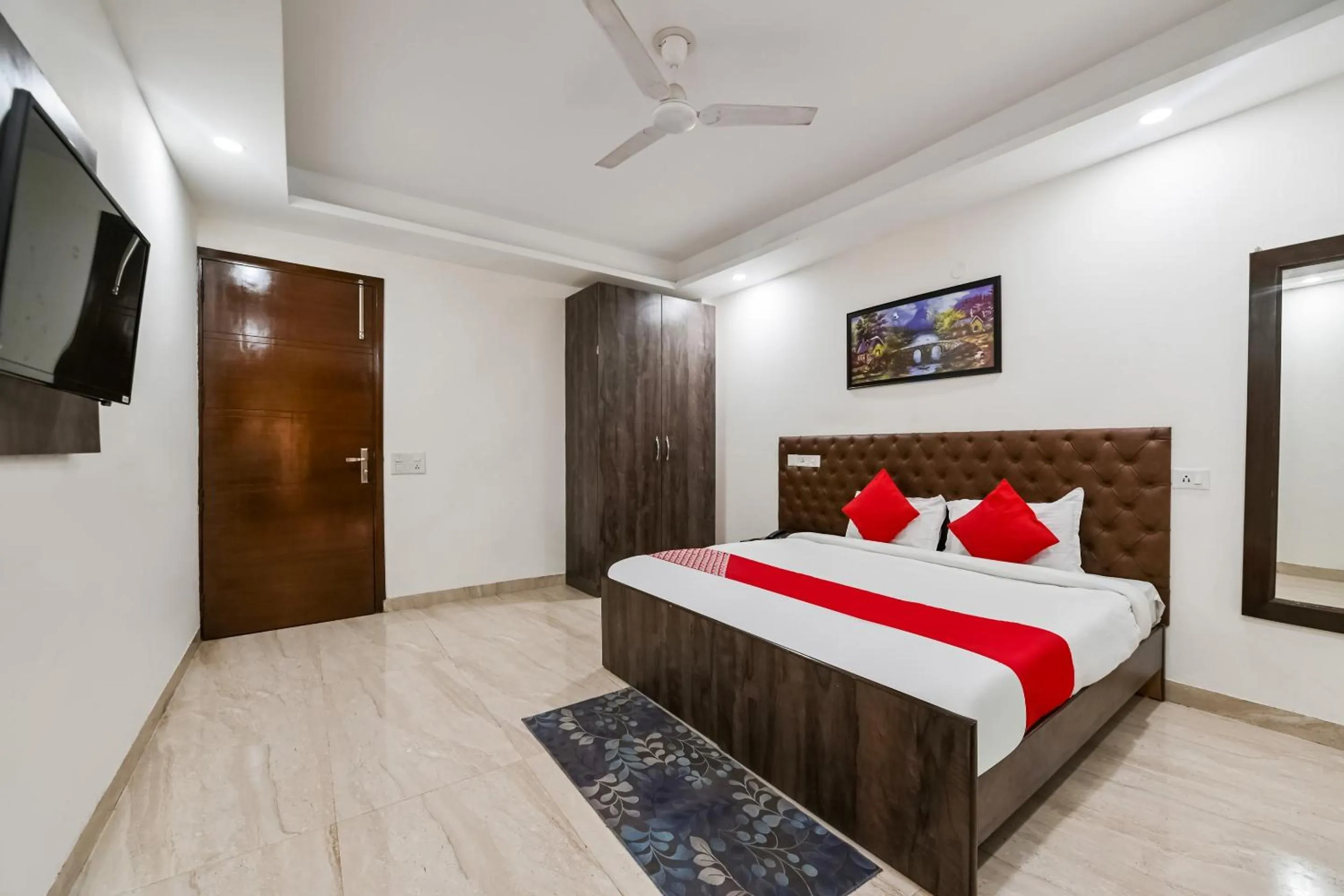 Bedroom, Bed in Hotel O Premium Rooms Chhatarpur