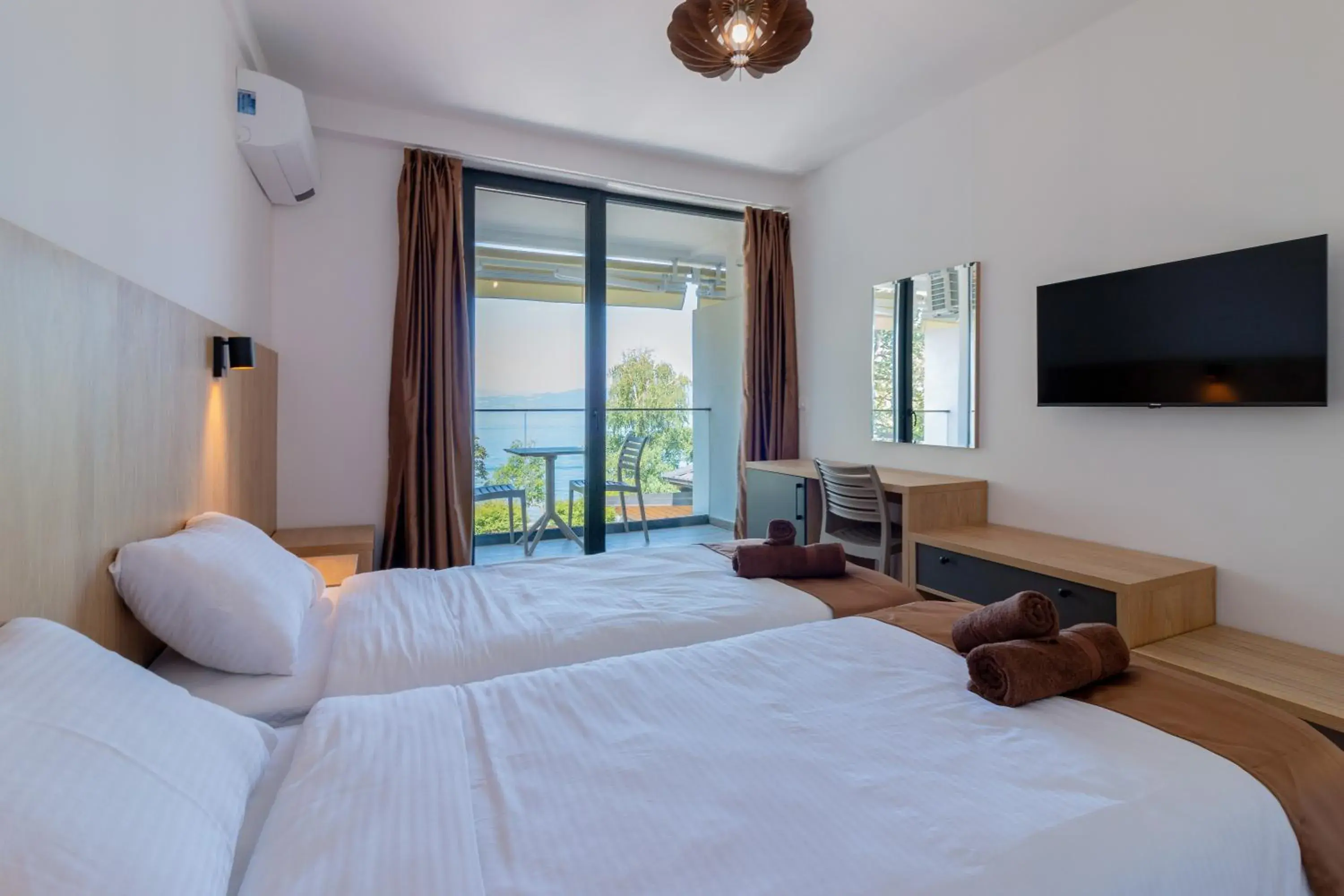 Deluxe Double Room with Lake View and Balcony - single occupancy in Lago Hotel Deluxe Double Room with Lake View and Balcony - single occupancy in Lago Hotel