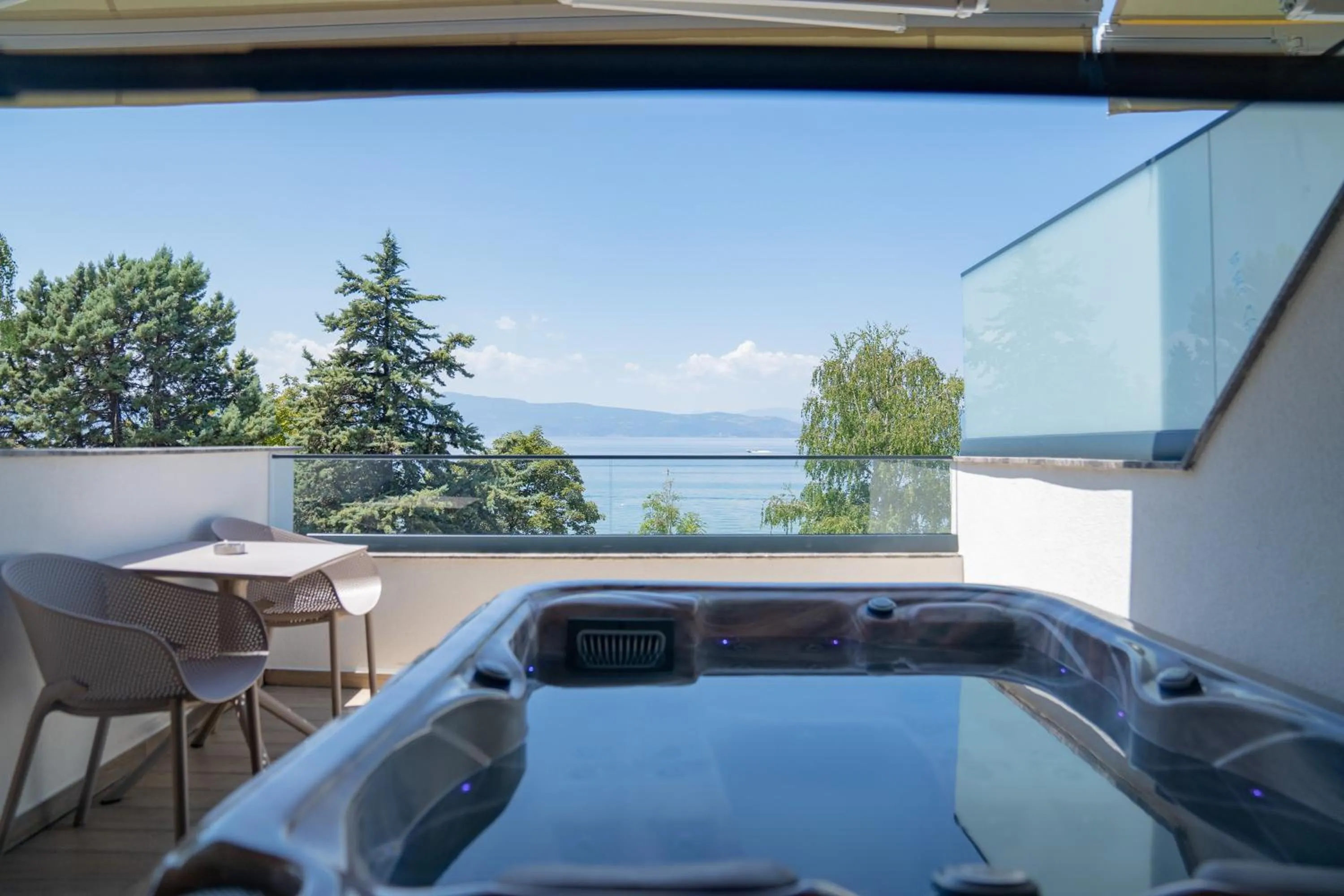 Hot Tub in Lago Hotel