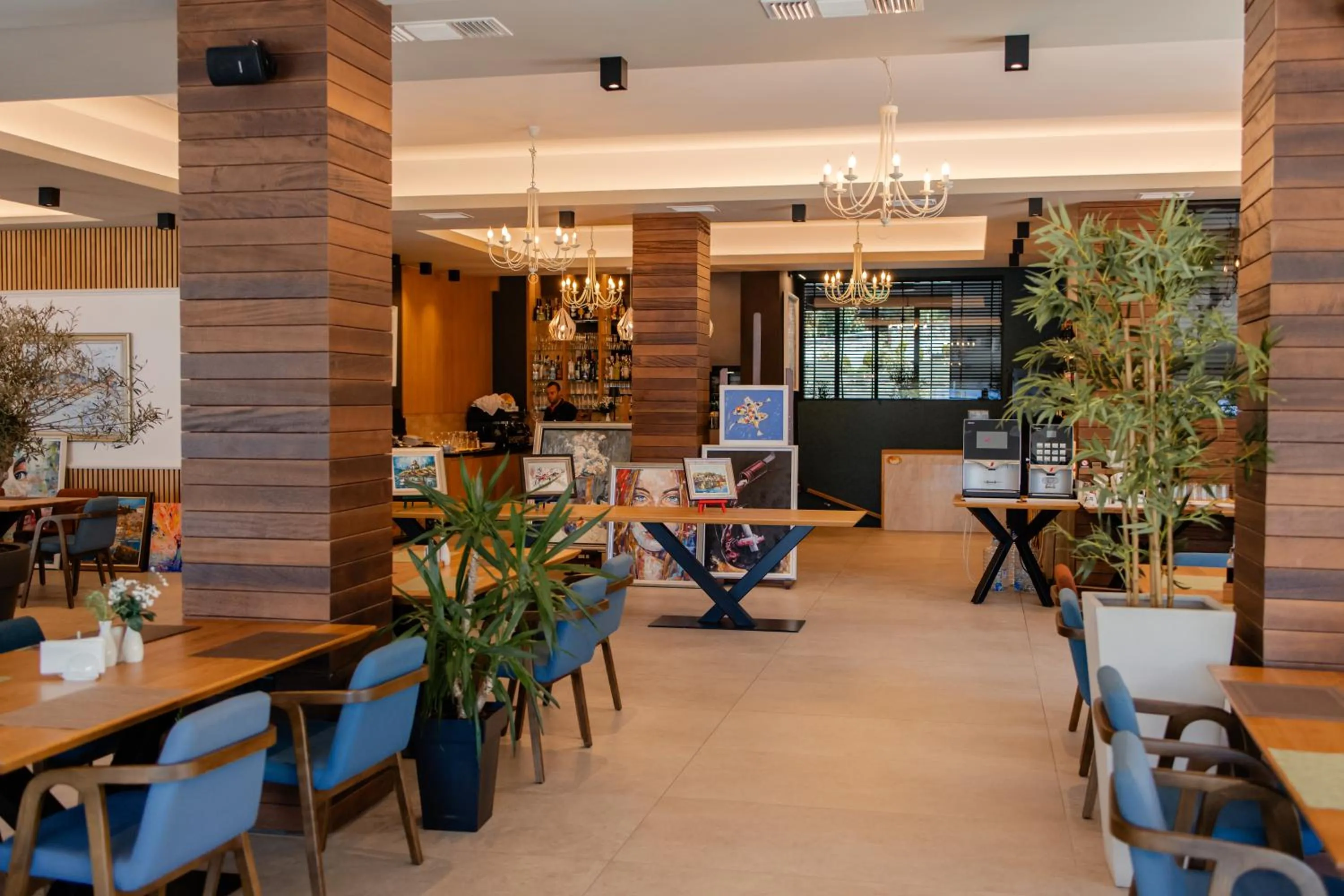 Restaurant/places to eat in Lago Hotel