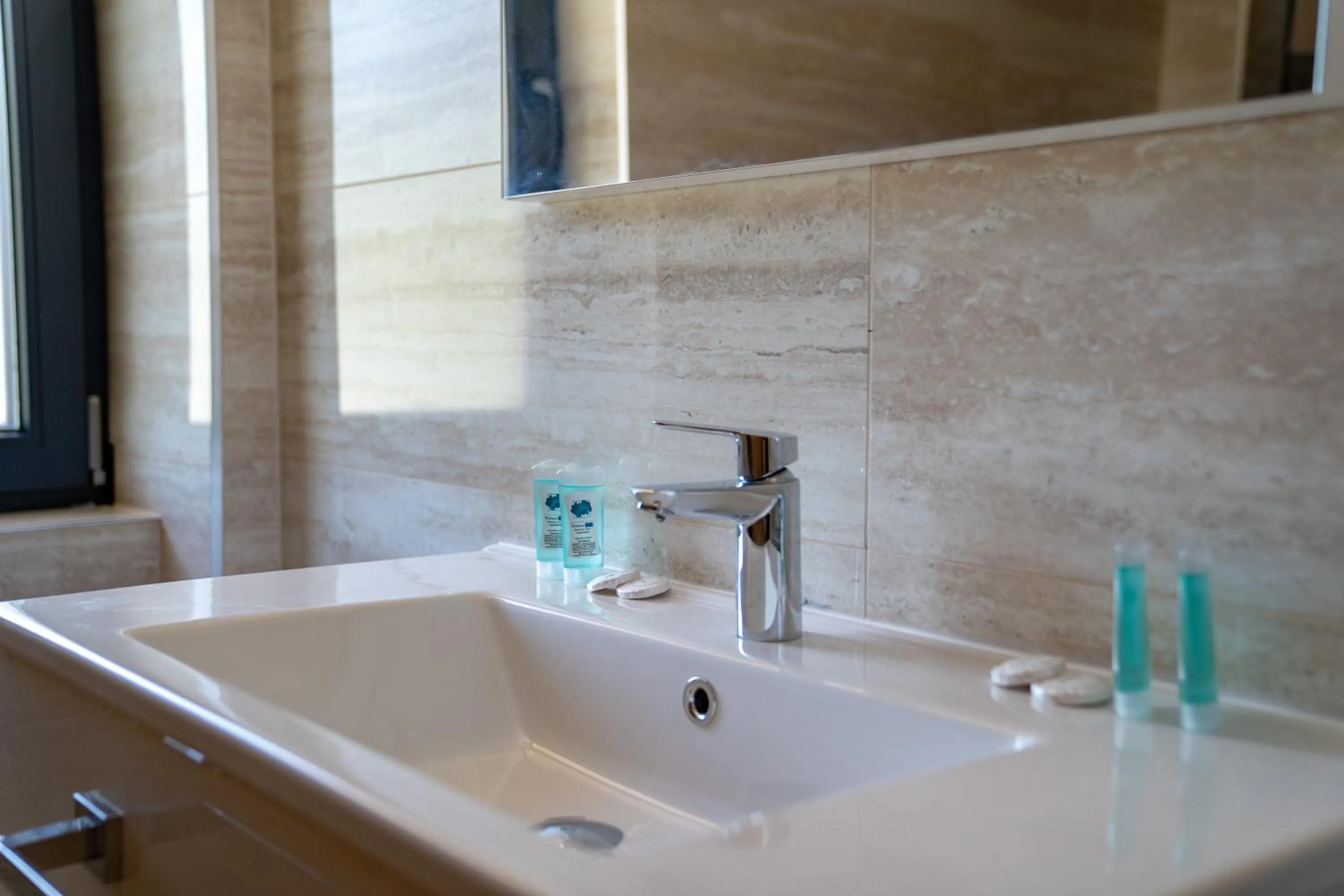 Bathroom in Lago Hotel