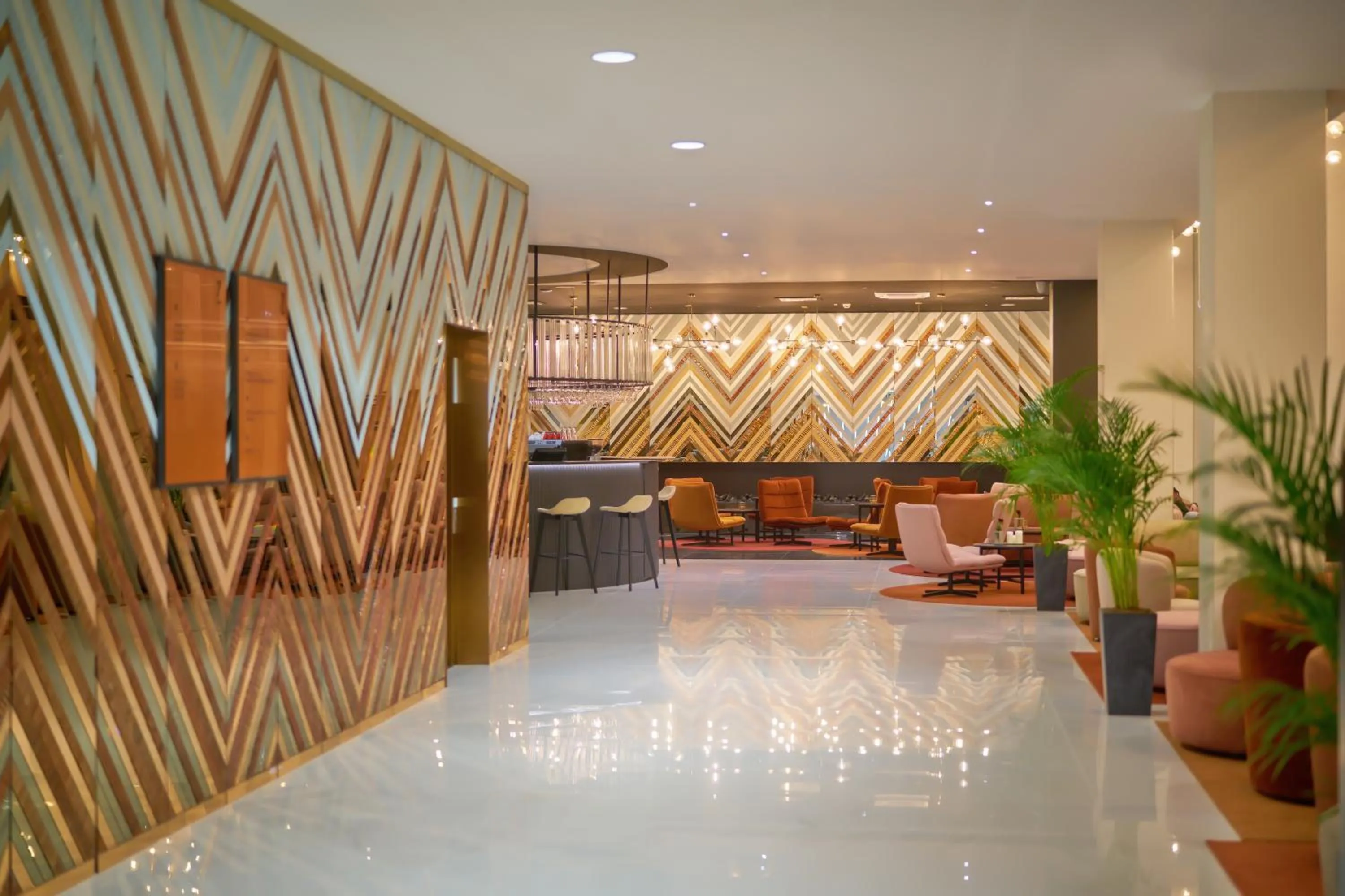 Lounge or bar in Crystal Mountain Hotel Wisła