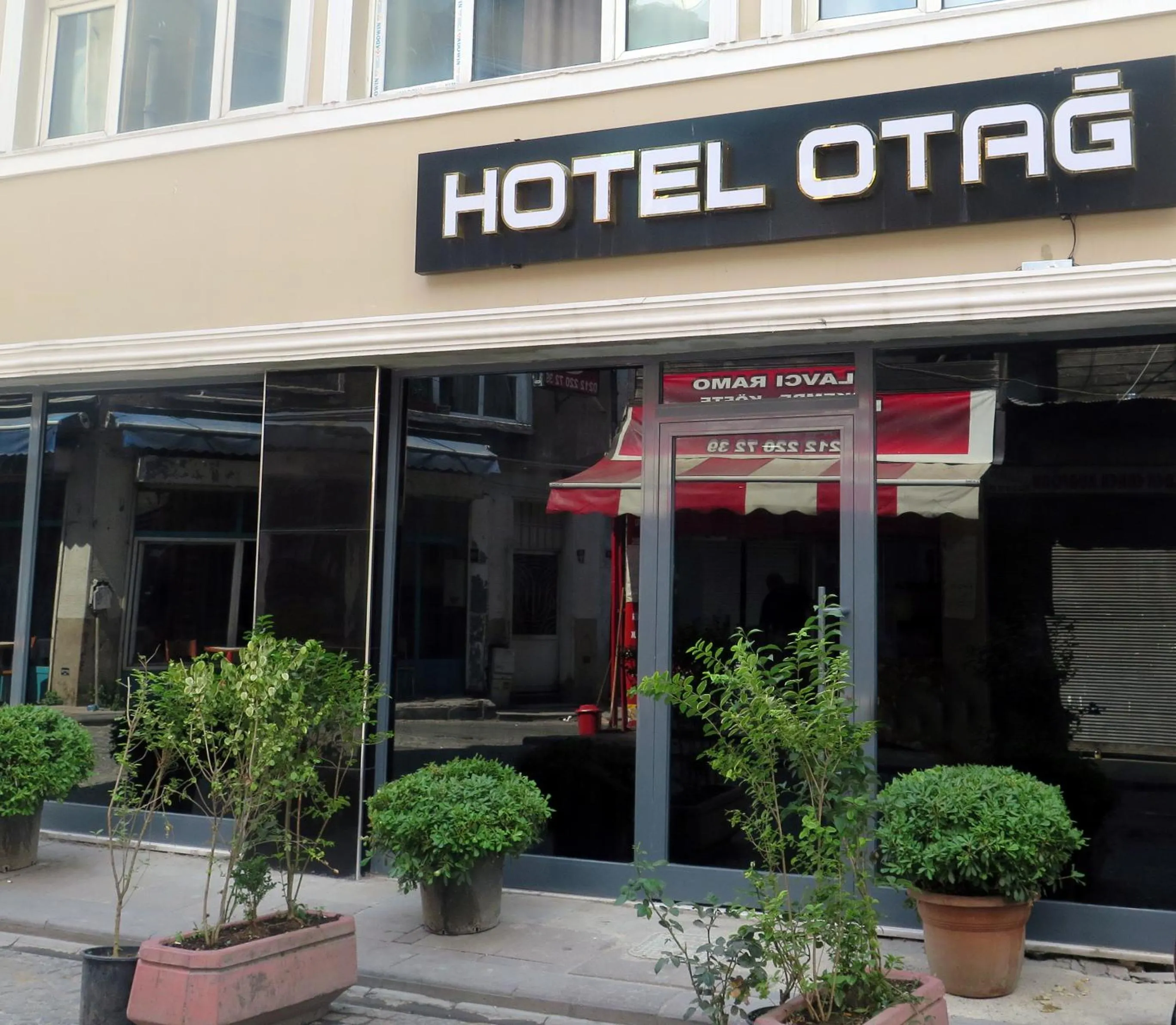 Facade/entrance in Hotel Otağ