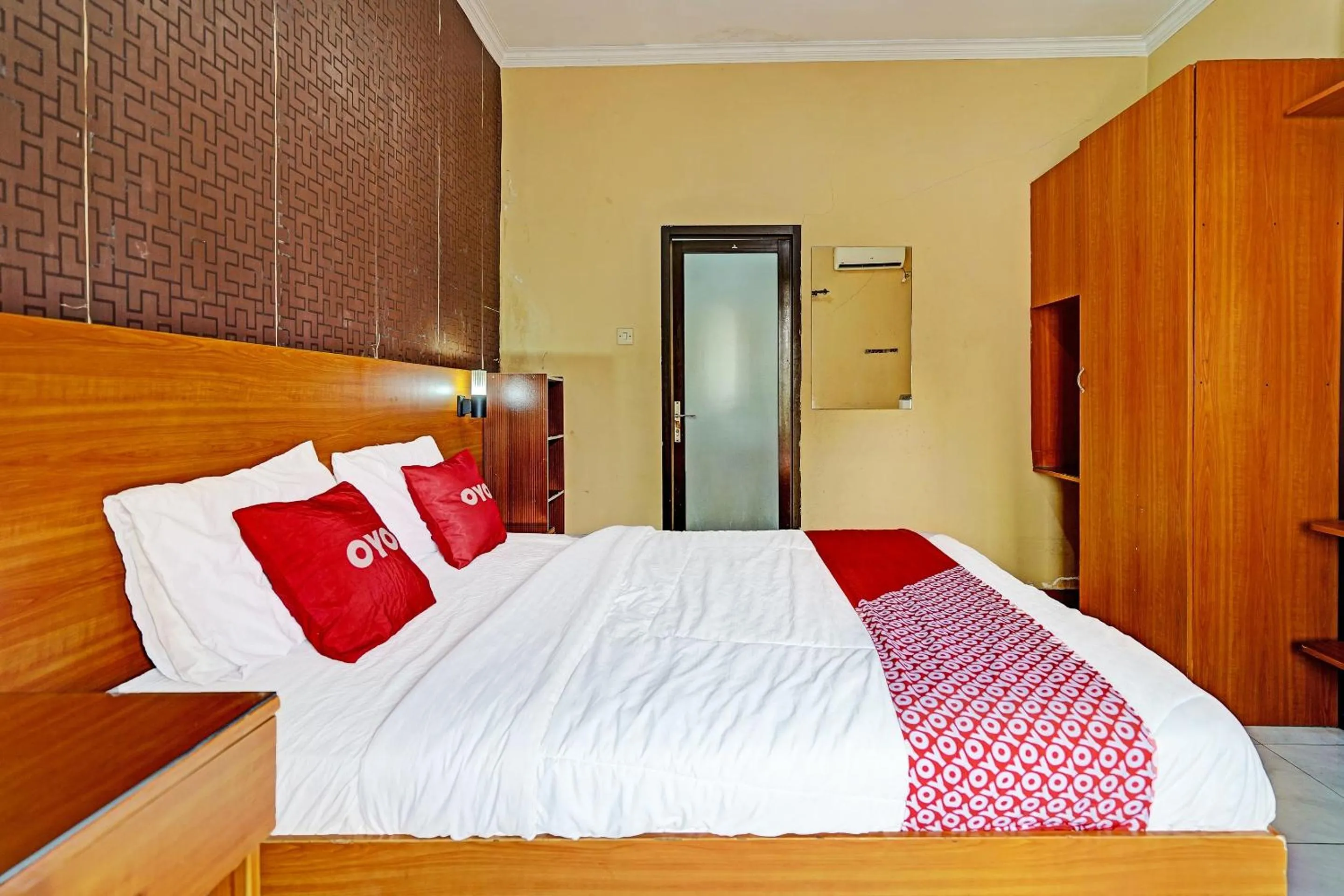Bedroom in OYO 91547 Graha Hermawan Guest House Syariah