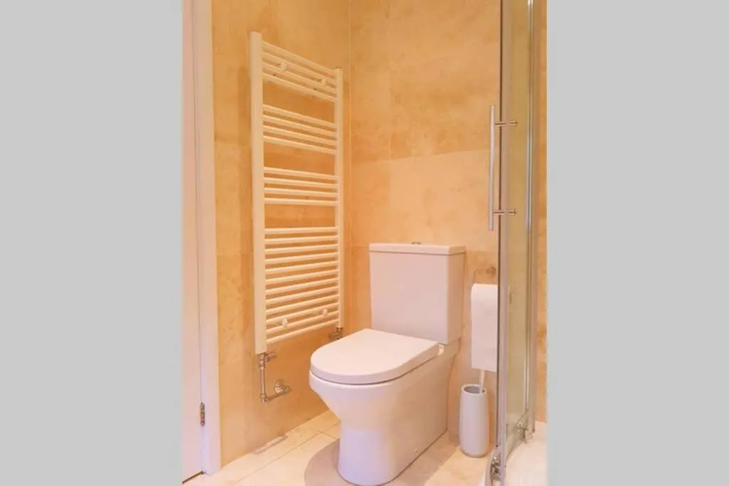 No 6 The Square Tearooms & Accommodation