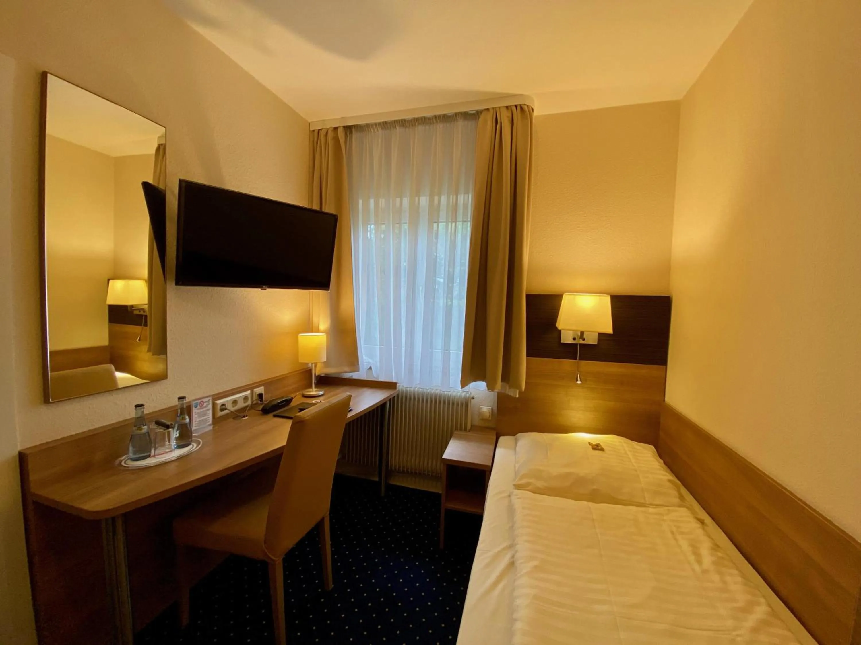 Photo of the whole room, Bed in Römerhof