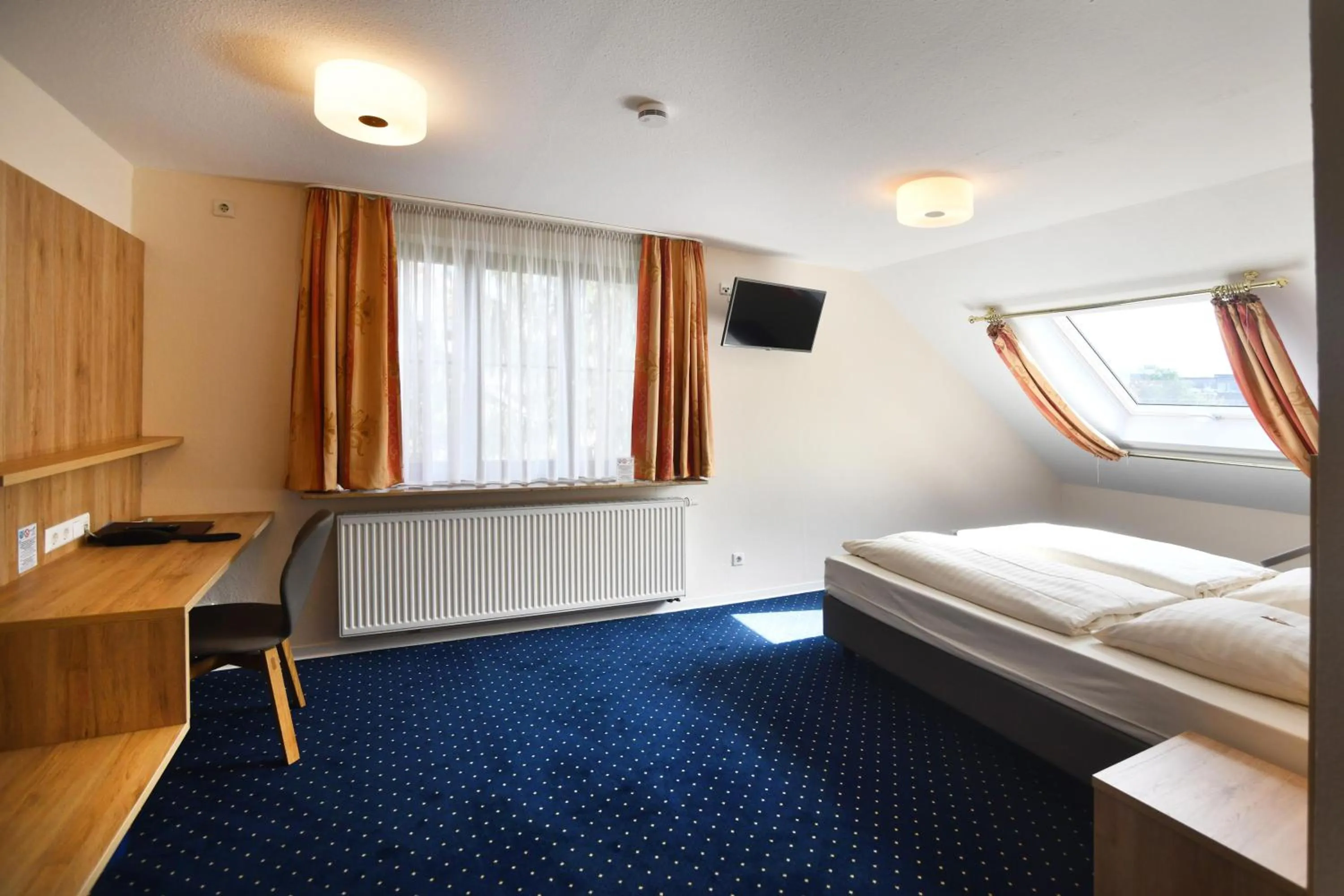 Photo of the whole room, Bed in Römerhof