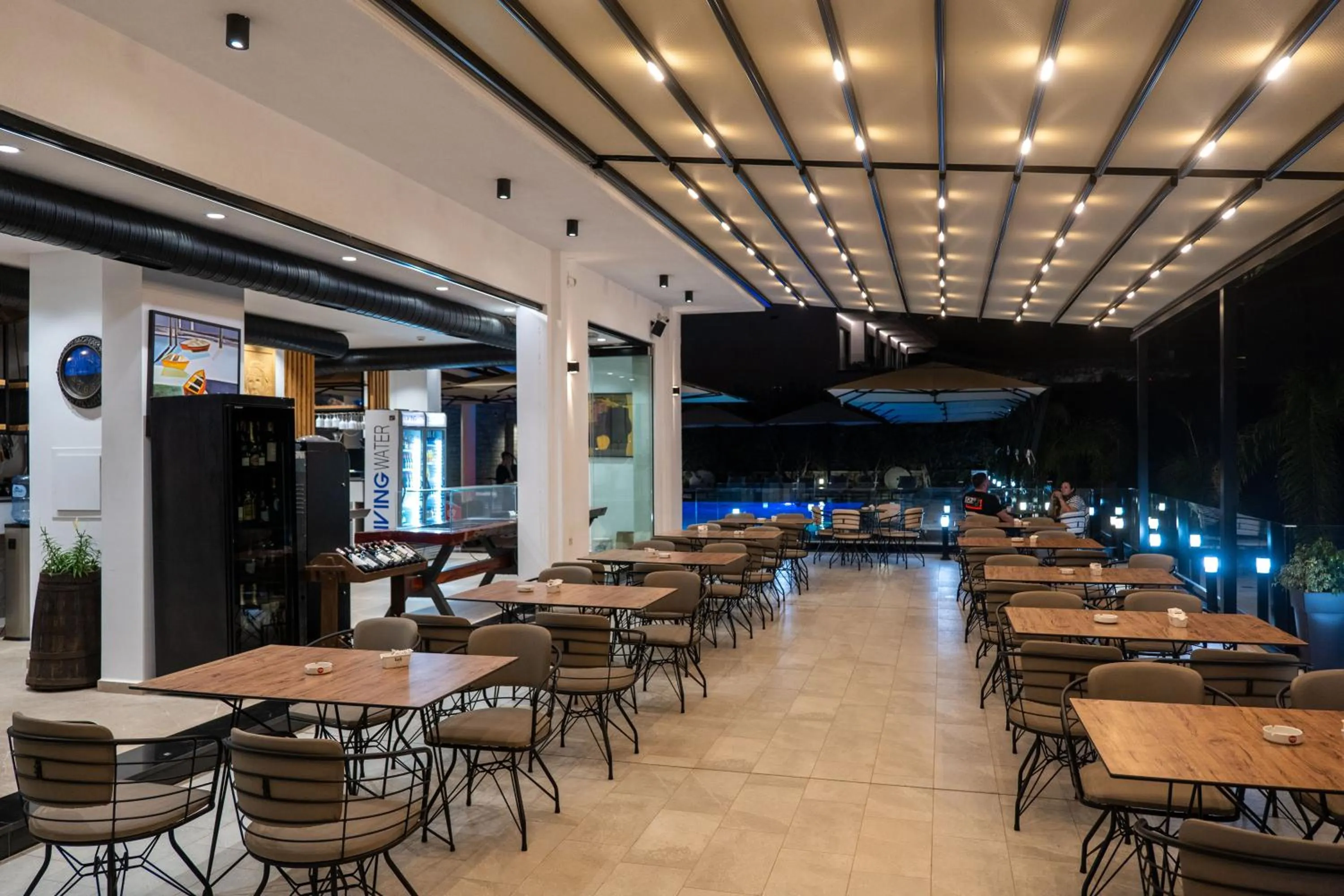 Restaurant/places to eat in Art Hotel